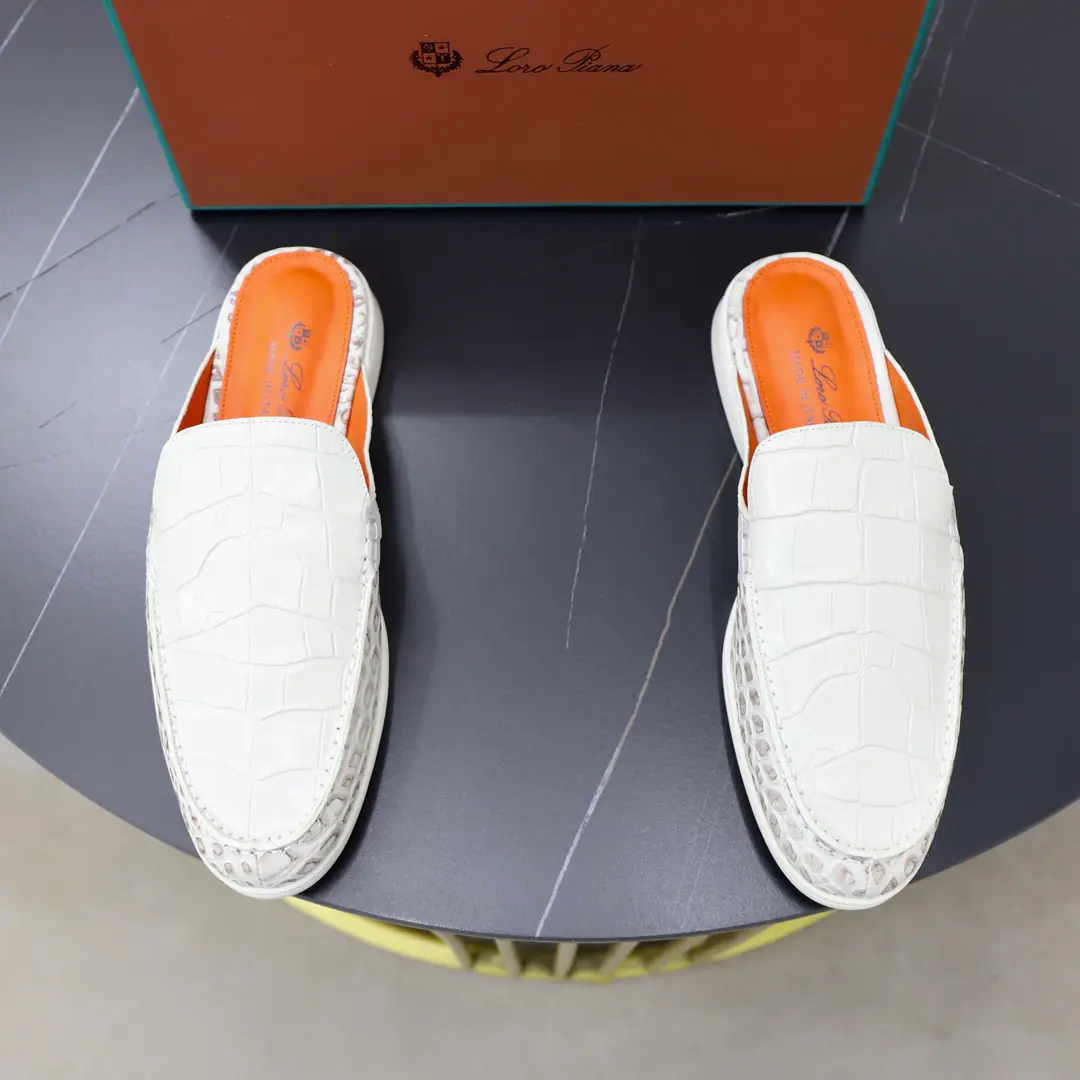 Get out of the factory. Loro Piana⚡️Couple money. Started1924Year4Month24Day Top The spermman made half-packs of head slippers. TAMP Slipboard Bottom Imported cow noodles In the cow's skin. Hand-made sew wires High Configuration Packaging Codes: 38–48Couple money.