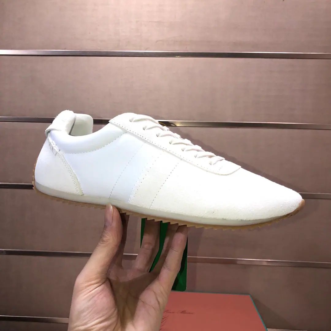 Plant 【𝐥𝐨𝐫𝐨 𝐏𝐢𝐚𝐧𝐚 】lpClassic LeFoo shoes., Italian Treasure brand., The only brand that matches Ames.！Wear them to know we can't fail our feet., I'll have a little wool on my shoe., In the skin of the watered cow.➕Skins and feet. Official original glass floor, The locket.. Unique original packaging（The medal.➕Brand paper➕Outbox➕Handbag.）Codes: 38-44（45Custom）