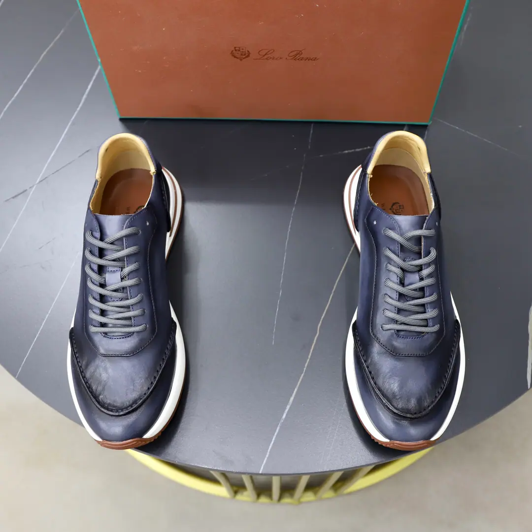 Get out of the factory. 【𝐥𝐨𝐫𝐨 𝐏𝐢𝐚𝐧𝐚 】lpClassic LeFoo shoes., Italian Treasure brand., Wear them to know we can't fail our feet., The shoe is imported into the cattle and the skin is changed manually., In the skin of the watered cow.➕Skins and feet. The official original., The locket.. Unique original packaging（The medal.➕Brand paper➕Outbox➕Handbag.）Codes: 38-45（38.45.Do it.）