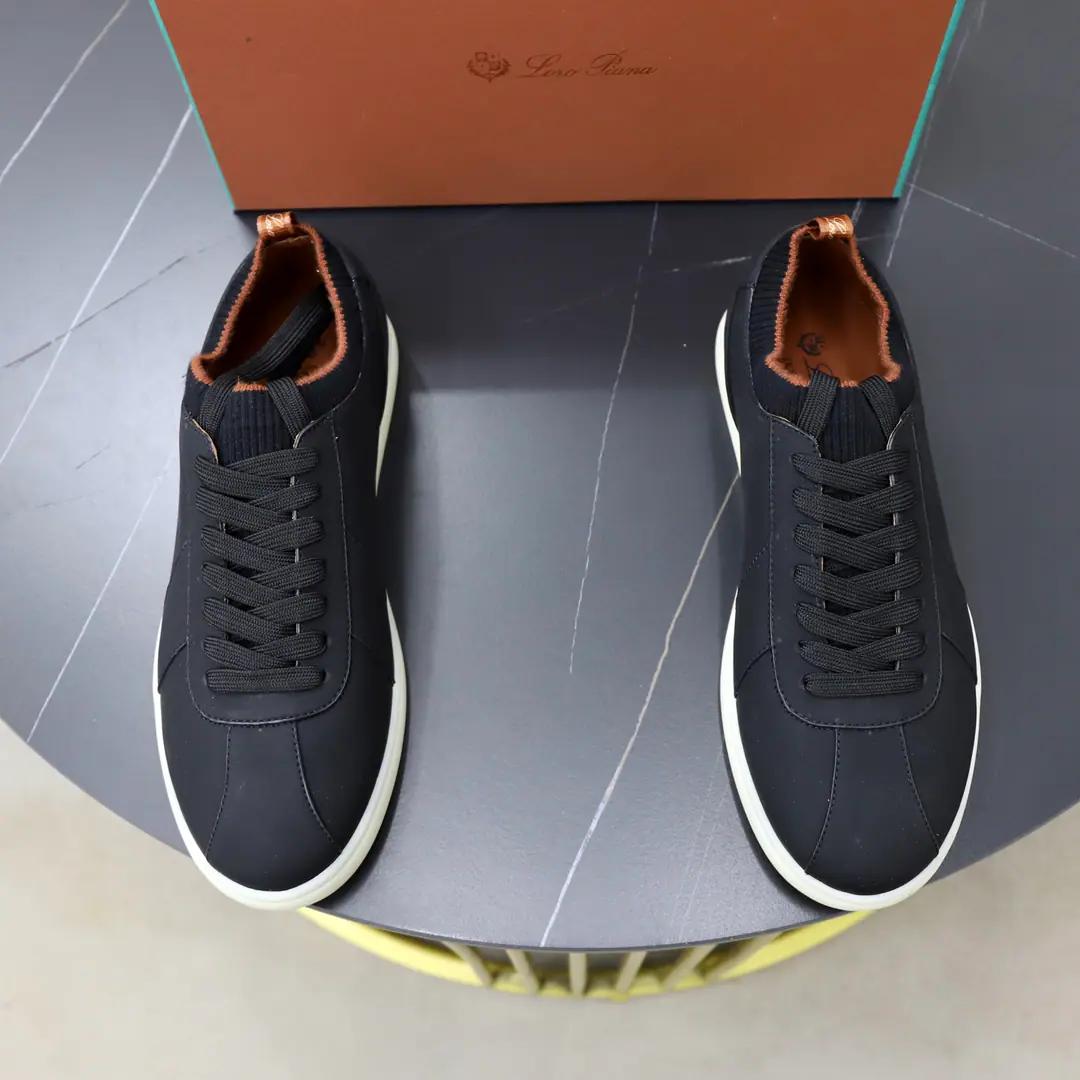Get out of the factory. LP It's a new home. Loro Pian* Noyun.*- Hey, Jaya. Soho Walk Men's training shoes. Official sales price RMB, This leisure shoe is made of a small-filled cow's skin.. It's light and light., Soft and cozy., The shoe mouth is coupled with the shoe tongue with high-density double-coloured stitches., There's a back heel. KummelColour original knitting rings Shows a distinctive stereo effect., Unique layout slightly narrows in the middle, And with the same material details, I'll put a little eye on my shoe.. Original Open Model Light TPU Rubber soles and nails enhance ground grab and stability, The most beautiful feature of modern beauty is the warmth of the function. Back with a cushion., To improve your comfort., The cabinet is full packaging and sale. Multi-Currently Optional！ Standard cabinet number: 38-44# （45🉑I'll make sure I don't change it.）