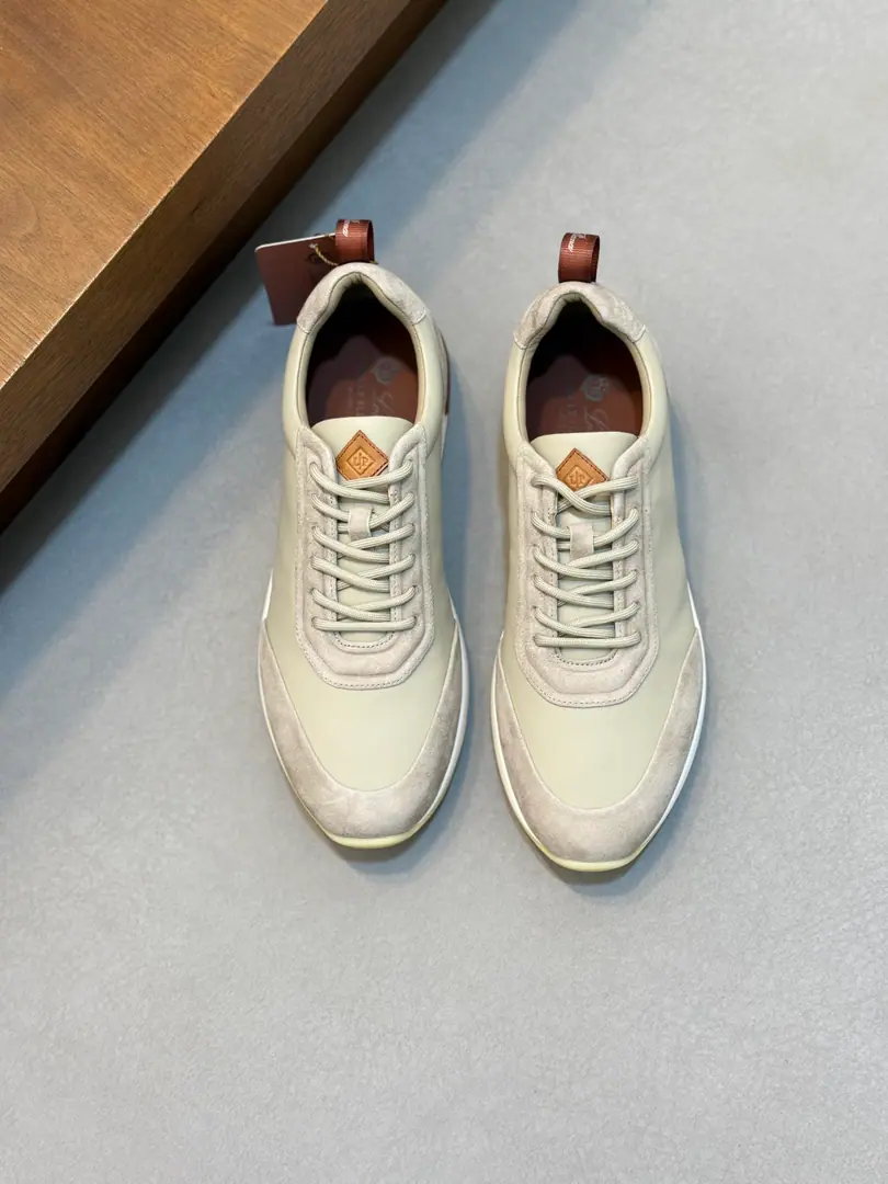 Loro Piana/Noyukia. Autumn walk shoes. The leisure shoe is made of wooled flour., It's a simple handmade one., Shows a distinctive stereo effect.. Unique layout slightly narrows in the middle, And a little bit of smooth cow leather.. LightTPUShoes' soles and edge nails increase ground and stability, The functional detail of modern beauty adds a smooth style to the shoes.. Use of thermal molten edge processes on the shoe surfaceKummel A cushion is embedded inside the soles of light technical material on the external side of the rubber., Make the weights more even, Take off the load between the steps., The leather eye is fixed straight on the sole of the shoe., To ensure stability, Back with a cushion., To improve your comfort.. Full package！ Size: 39-40-41-42-43-44（38.45.46Make a reservation.）