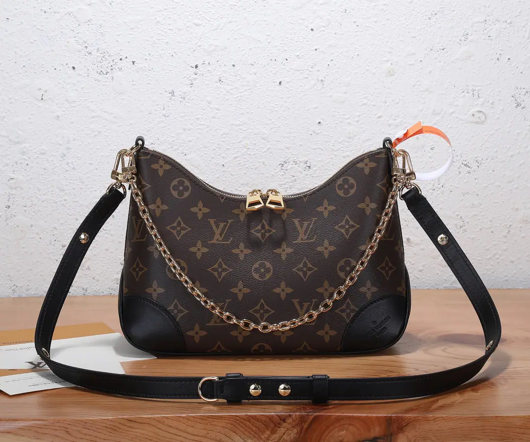 P‼️Top First List, Enhanced version‼️Boulogne The bag is classic. Monogram The canvas., With a double zipper and a conservatory. iPhone 12 Pro The wide-open pocket of the phone.. Regable shoulder belt to slash or shoulder, Take it off and take it in your little chain bag or handbag.. Model: M45831Black Dimensions: 29 x 16 x 9.5 centimetres (Length x High x Kuan)