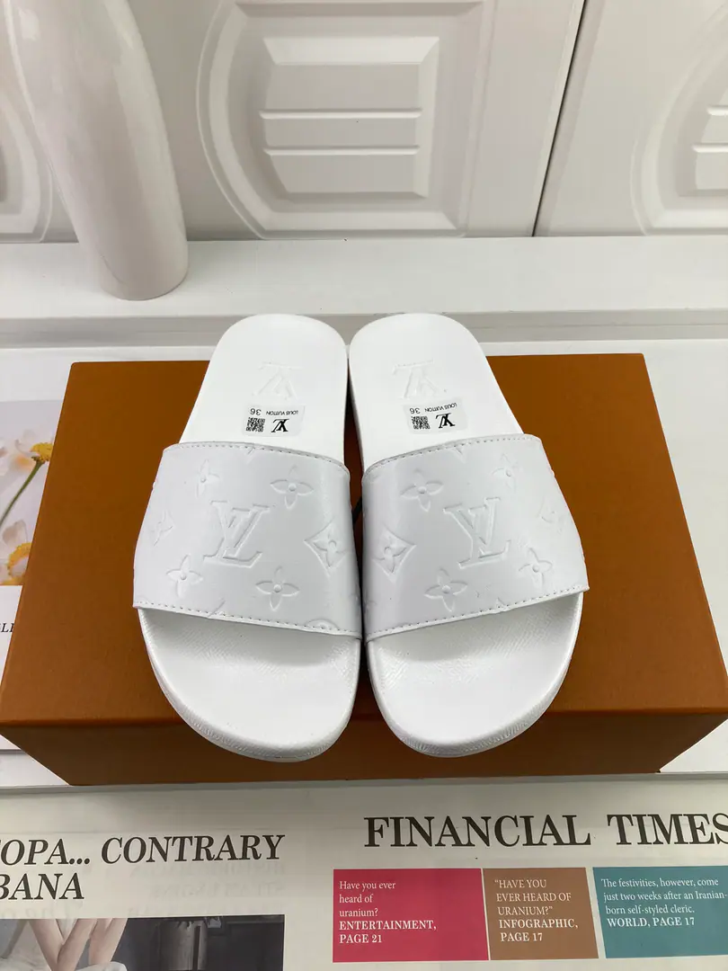 【LOUIS VUITON】2021Louis Vuitton's slippers., Original1.1Make a reservation., The classics of the cabinet.. Heat of shoes.logo, The top counter.logo, No details are missing. This slipper is a special hot spot. The material is made in parallel with the cabinet.. Colours: Multi-Currently Optional, To customize size:Female: 35/36/37/38/39/40/41/42 Men: 38/39/40/41/42/43/44/45/46