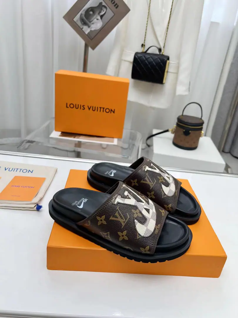 lvLuxurytrainer - Slugs., Use top-deck calf skin., Light and comfortable.. Shoe-faced and strap-on. monogram Ballast. Brings a unique coloring spell.. The fine-footed shoe cushions and fine rubber excites are inspired by lv trainer size: 35-46