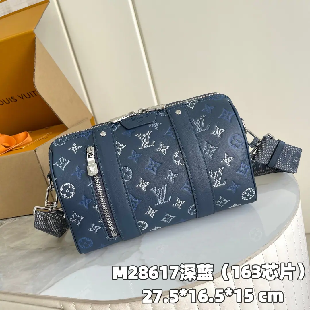 【 C01 Chip version】 Internal pricesP Paragraph: M28617Dark Blue, Original List Enhancement💪【I'm taking a background picture.】Paragraph City Keepall Handbags. Monogram Shadow Cow leather., Monogram The pattern is printed on a soft surface with the pressure.. The cattle leather reinforced sidebands are traced back to the classic contours. Keepall Symbolic design of the series. Dismantled and regulated shoulder belts provide comforting shoulder and slanting experience, Accomplishments are a daily companion.. Monogram Shadow A pair of zippers with a metal piece and a large number of zippers in a single strap in the front of the strap.: Disableable, Adjustable！. Dimensions:27.5x16.5x15CM