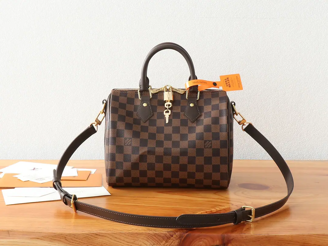 P【 C01Dynamic chip】‼️Top First List, Enhanced version‼️Speedy The series of bags was originally 1930 The time travelers designed, In this name, we salute the era of radical change.. Paragraph Speedy Bandoulière 25 Handbags are delicate. Damier Ebene Re-create the iconic shape of the canvas, To crush the leather handle., The inscription locks and the undismantled shoulder belts continue the classic details., The best for urban life.. Model: M41368/N40575 Dimensions: 19 x 15 x 25 centimetres (High x Kuan x Length)