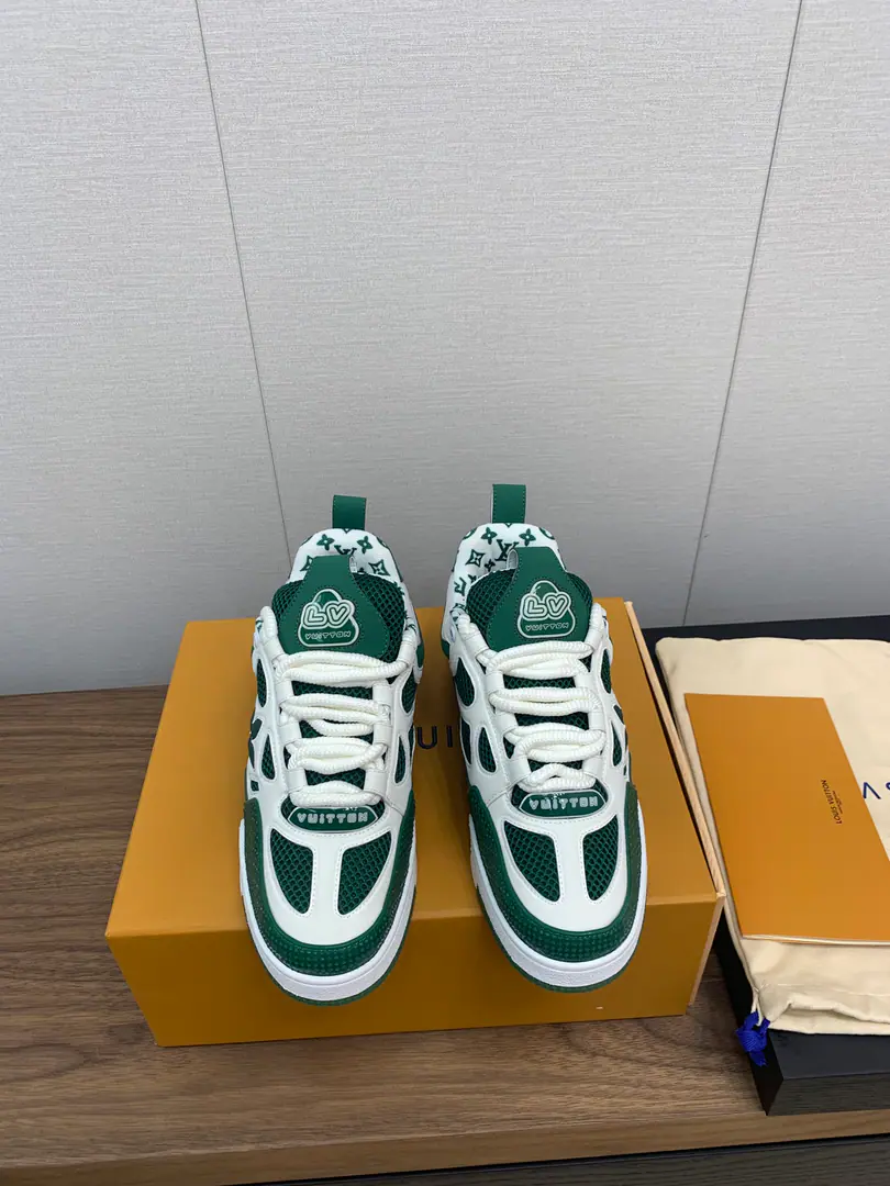 Louis Vuiton🍀 🍀 LV SkateA series of bread shoes.-Skis.-Basketball shoes.-Leisure sports shoes Top Version🔝Original purchase development for sale👍🏻[Fireworks]LV Skate The ViewProfessional skateboarding., It's been going on.90The big ones.. The designers added the stylish element., Like open-faced shoes and tongues and direction.Axion, esandDCThe strap of honor.. This one.LVSK8The sneakers are different from the typical skateboard shoes., It's made of cowbucks., WithTPUArranged andMonogramTexture. And finally..., And on his heels and his tongue.logoAnd the side flower pattern.. Fabulous.:Original customized head-level cattle skin+Airnet. Uchi.:The original imported air network. Codes:Women35-40 Men39-45 （Men38.46Custom No re-election.） Plant