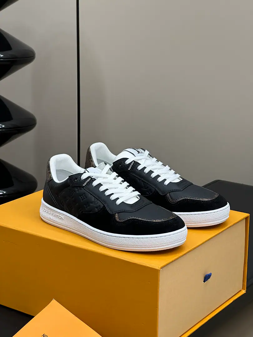 Top Quality Loui…vuit…on ss24 new arrival～ L 24Spring and summer sneakers.🆕 Black & White It's all leather., Skins and skins and little cow skins.！ The embroidery page is...LThe embroidery of the elements of the home voyage., It's super-beautiful.！ The soles are high-density bubble material., ♪ The high-bullet light ♪ size 35-41