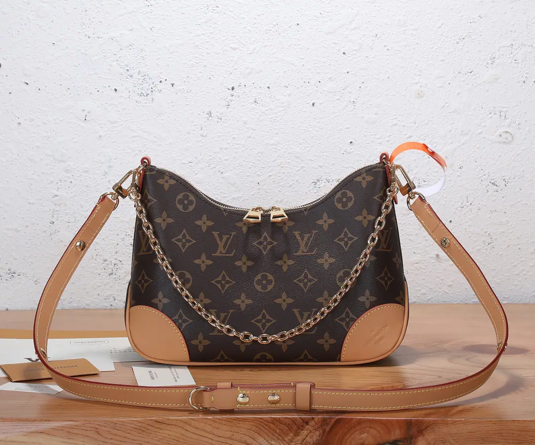P【 C01Dynamic chip】‼️Top First List, Enhanced version‼️Boulogne The bag is classic. Monogram The canvas., With a double zipper and a conservatory. iPhone 12 Pro The wide-open pocket of the phone.. Regable shoulder belt to slash or shoulder, Take it off and take it in your little chain bag or handbag.. Model: M45832 Dimensions: 29 x 16 x 9.5 centimetres (Length x High x Kuan)
