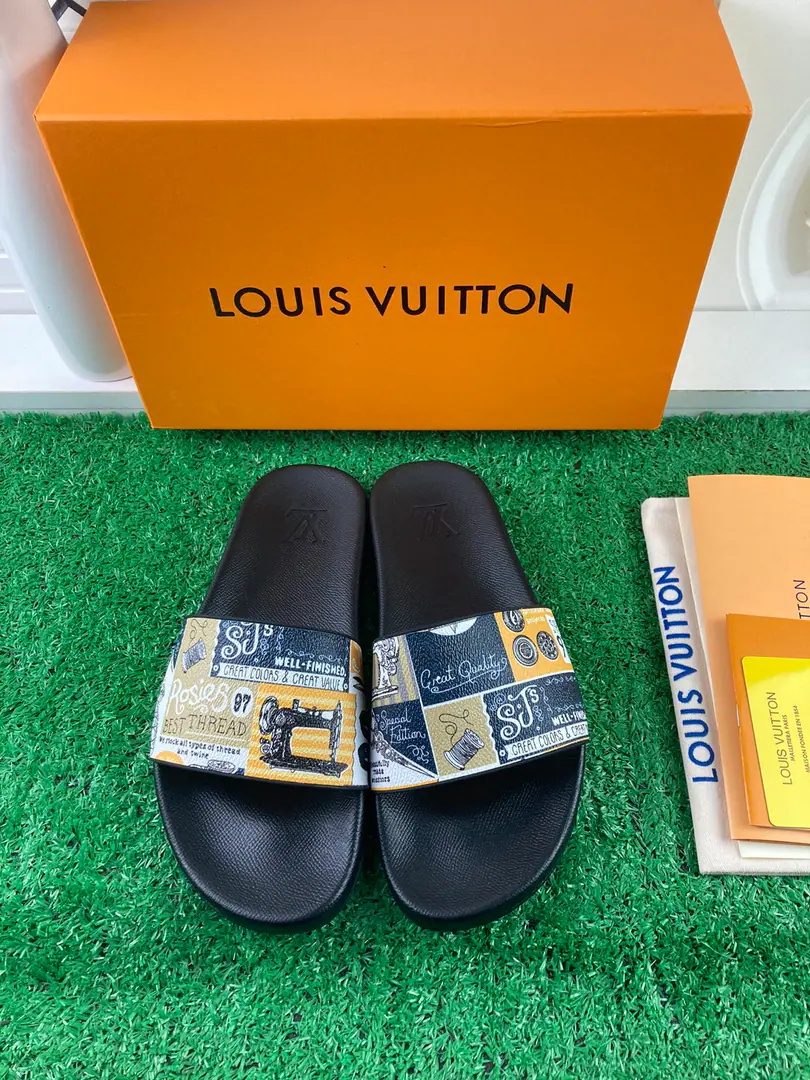 【LOUIS VUITON】2021Louis Vuitton's slippers., Original1.1Make a reservation., The classics of the cabinet.. Heat of shoes.logo, The top counter.logo, No details are missing. This slipper is a special hot spot. The material is made in parallel with the cabinet.. Colours: Multi-Currently Optional, To customize size:Female: 35/36/37/38/39/40/41/42 Men: 38/39/40/41/42/43/44/45/46