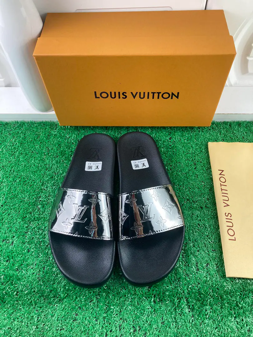 【LOUIS VUITON】2021Louis Vuitton's slippers., Original1.1Make a reservation., The classics of the cabinet.. Heat of shoes.logo, The top counter.logo, No details are missing. This slipper is a special hot spot. The material is made in parallel with the cabinet.. Colours: Multi-Currently Optional, To customize size:Female: 35/36/37/38/39/40/41/42 Men: 38/39/40/41/42/43/44/45/46
