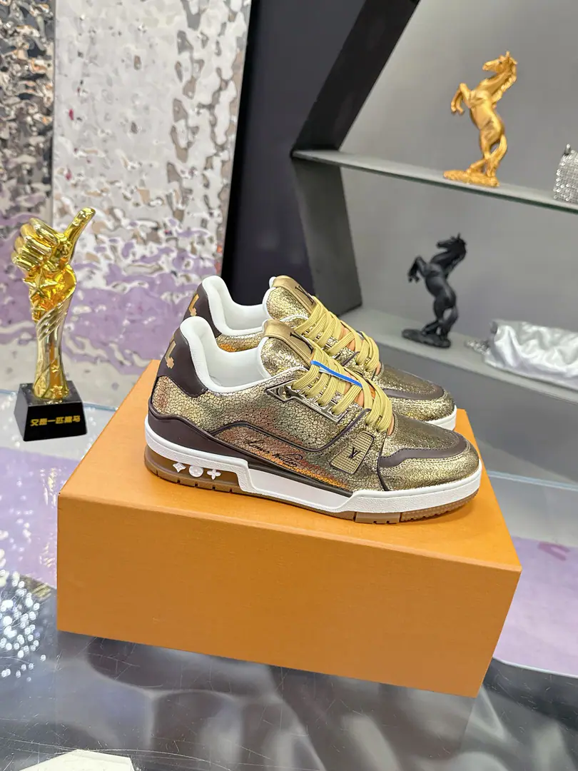 Plant prices Officially the latest.💗Recent Colours💗 Original development Quality out. Welcome to the comparison. ❥❥❥❥❥❥LVShoes Series LV Trainer MaxiThe sneakers bring in the loose contour of the dress series.VirgilAblohIn the pen.LVTrainerSports shoe design, Spring and summer boys show.. The skin of the cow and the face of the skin, the fabric and the laces., And with a bunch of beads, you can see the classics.. LVLetters with shoe tongues, MonogramFlowers are outside.. Mixed Materials It's made of top-deep cow skin., Import custom-made cowboy cloth packages, Coarse shoe tie-tape design, Sideband Monogram Big stamp., Shoe tongue and back heel.”lv 54“Emblems., There's a rubber coat. Monogram Flowers., The cotton in the web., Comfortableness is as great as ever., The legacy of the good., Quality is paramount., Worth it.！ Codes: Men39-44（ 38 46I'll make sure I don't change it.） ♡Full package with original gift box