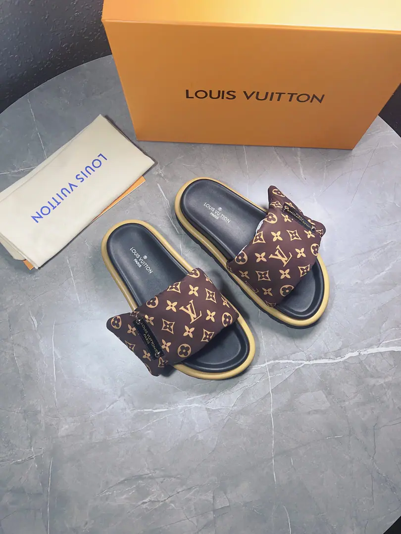 LVDonkey.LHome. 2022Explosive. Embosslogo Pump flowers. - Slugs. Paragraph Pool Pillow Comfort A cool, low-lying technology fabric., Reprint with high-frequency pressurized printing Monogram Pattern. Soft with shoes and a mix of them., Cozy and resilient shoes and a merry color. ▪️Fabulous.: Original custom technology fabric ▪️Uchi.: In soft sheep. ▪️Shoes under the sole.: The original model of the rubber bubble is a big one. ▪️Size: 35-45