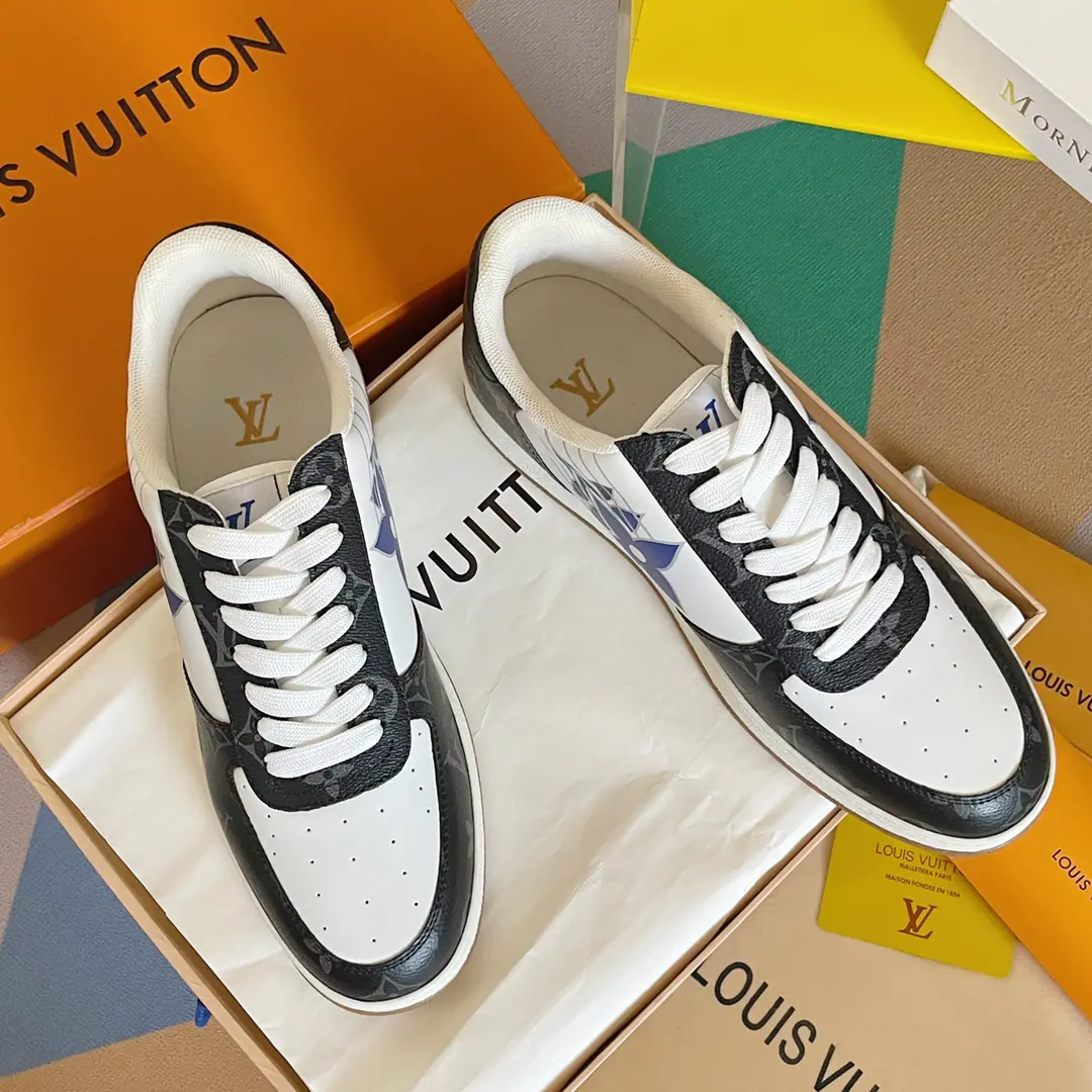 Top Version: Low Gang! LVLouis Vuitton. LHome. Donkey.RivoliSeries Ko Ko-kwan! Leisure Sports shoes Shoes. Original procurement development Make the goods. Paragraph Rivoli High-band sports boots for cow leather., ♪ To show the classics with a sharp brush Damier Pattern. But the steady Louis Vuitton sign shoe belts are constantly designed., Rubber external configuration refined. Send a cabinet for fine packaging🛍📦 ▪️Fabulous.: Original import of head-level cattle skin ▪️Uchi.: The original custom-made air network. ▪️Shoes under the sole.: Original modeling slide-proof rubber floor ▪️Bottom: 2.5CM ▪️Size: Men38-45