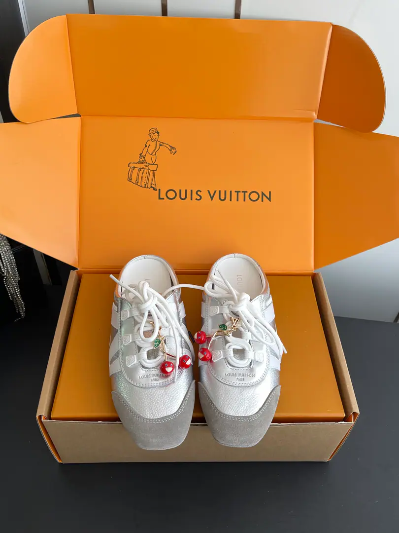 [🍒Append➕60] 🏧𝐋𝐕 SneakerinaThe ballet shoes. Flat shoes, leisure shoes. Paragraph LV Sneakerina Ballet sneakers for summer., Will Monogram Daningbu is a fine match with the same colored cow leather.. The pair of shoes with the color. Monogram Flowers hanging, It's a fun one.. Sides are accelerator. LV Letter and rubber Louis Vuitton logo, The distinctive features of the current design. Monogram Daning's fabric./Cow leather./A leather belt. Louis Vuitton ElementsSacchetto Process infusion TPU Outside Codes: 35-39（40.41Do it.）