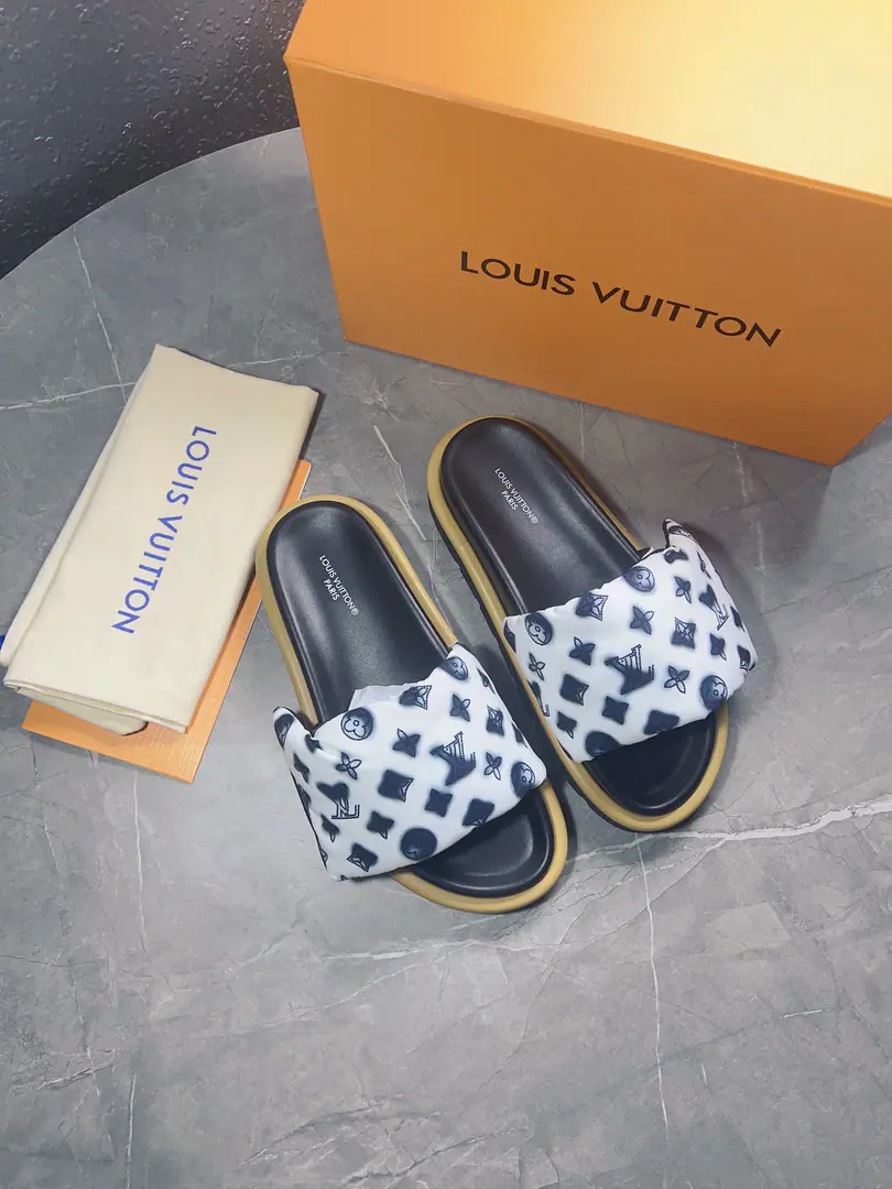 LVDonkey.LHome. 2022Explosive. Embosslogo Pump flowers. - Slugs. Paragraph Pool Pillow Comfort A cool, low-lying technology fabric., Reprint with high-frequency pressurized printing Monogram Pattern. Soft with shoes and a mix of them., Cozy and resilient shoes and a merry color. ▪️Fabulous.: Original custom technology fabric ▪️Uchi.: In soft sheep. ▪️Shoes under the sole.: The original model of the rubber bubble is a big one. ▪️Size: 35-45