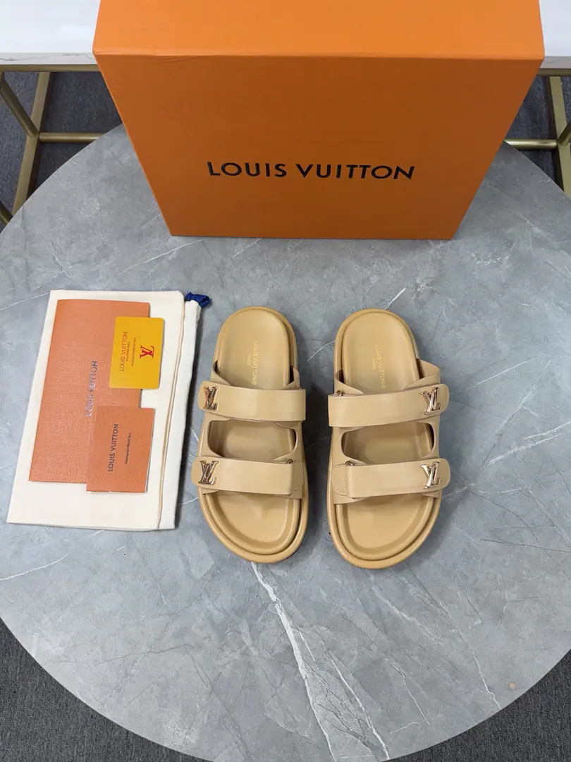 🌈LV | Louis Vuitton. ²⁰²³ 𝐬𝐬 🧡💚2025Spring and summer. Top Version‼️Original unamended The owner of the counter is making a new payment. Straw slippers New hardware.🆕 ❥Requisition level！It's a great sense of excellence.！A huge amount of money from domestic and international bloggers., Old and fashionable. The upper toe blew up.！The boss's push.★ ━━━━━ ЅᏇєєt ━━━━━ ▪️Shoe.: Original-made cow-coloured fabric ▪️Uchi.: Bulls. ▪️Otsumi!: Rubber high end base ▪️Shoes.: 35-46（46-45Custom without re-offer）Batch