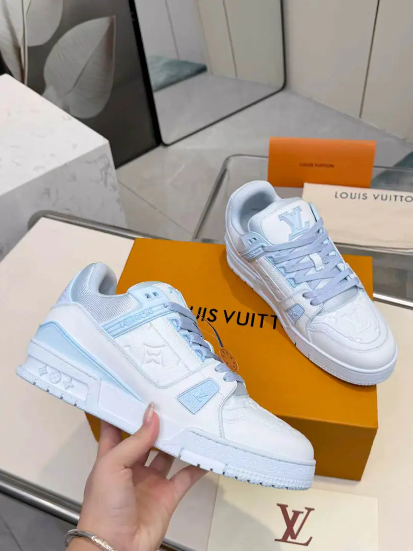 Plant price LV Trainer Spring-shy-square-coloured slabs. As branded high-end leisure shoe poles, These low-saturated, light-coloured departments are built for spring and summer., This time bring fog., Milk and lemon., Three blues of clear ice., Balancing the colour values, Shoemaking and appliance. The whole pair of shoes is selected for the imported head-pumped cow skin., Shoes are pressured to the same color.MonogramFlower Darkness, Light refractions the fine interior of the texture, "Forget the exaggeration of the large area of the stamp.". Brand letters are printed using a sculpting process in the sculpturing belts with the sign of the shoe waist., Match side.LVSquare Skins, Multiple tailors., All oil containment on the edge of the skin., It's a good way to avoid the problem of wearing a long-term skin.. Function Configuration, Shoes filled with high density bounced back into sponges., The condition of the weak shoes.. A classic pulptone brand with a double-story pulp rubber on the bottom side., Bring moderate increases in effect, Internal shock buffers for the base of the shock.. The external intersection of the textures combines smooth and grinding., Daily commute, It's a good match for a short trip.. Three colours clearly distinguish.: The mist is a very simple color., Light Business, Extremely simplecleanfitIt's all there.. Cream yellow and old., Gives you a soft touch.. The ice is clear and clear., It's a popular choice for the current players.. Shoes. Optimized wide-ranging treatment., Both men and women can handle it., The light-tone color fits the cowboy., ♪ Pitchy pants ♪, Most of the clothes are for the rest of the pants., It's a light and luxuries that enhances the accuracy of the device.. Packaging: Full package Codes: Couple money.35-45Code