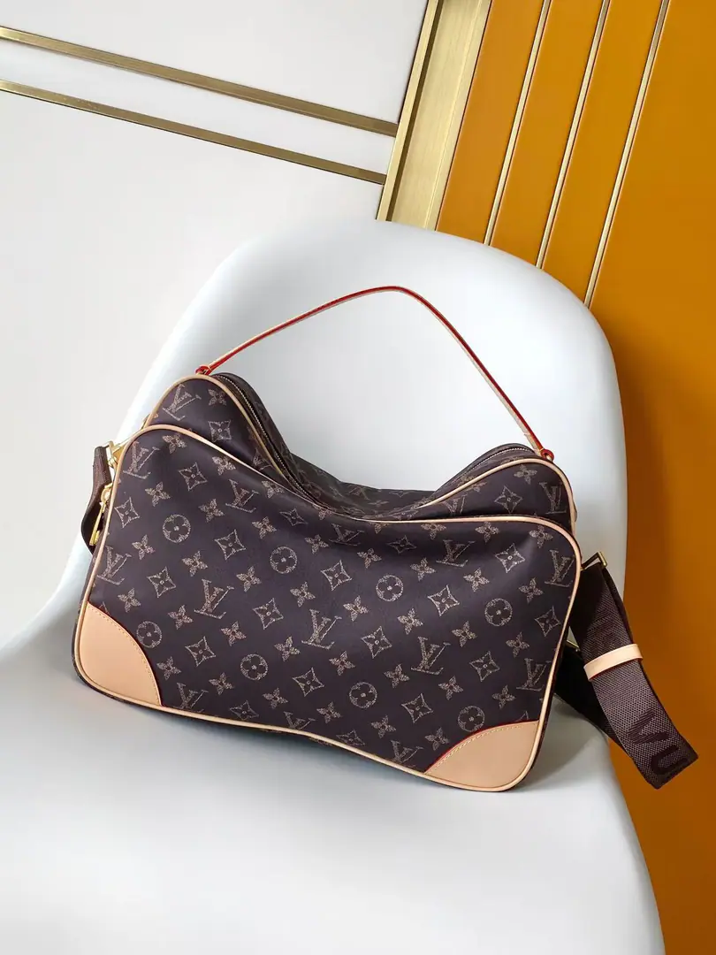 M29853 Top First List Paragraph Nil The big handbags are using Louis Vuitton saline technology., I'm trying to combine the silk with the silk., It's a water-refusion., Plugging and wrinkled coatings, Create a soft, soft and cozy comfort.. Open internal space allows easy access to documents, Laptops and daily requirements, Make the classic design work.. 37 x 26 x 19 (centimetres) ((Long x High x Kuan) • Monogram Pattern • Louis Widden Sandwigs technology.（51% -Camera. / 49% Jin-ho!） • The leather side of the cow. • - The liner. • Metal • - We're going to pull the chain. • - The front pocket. • Main Layer • Double-in-the-box • Shoulder belt.: Disableable, Adjustable • Half a band.: 50.0 centimetres • Half a length of the belt can be moved.: 35.0 centimetres • Hand handle.: Single handle., Disableable
