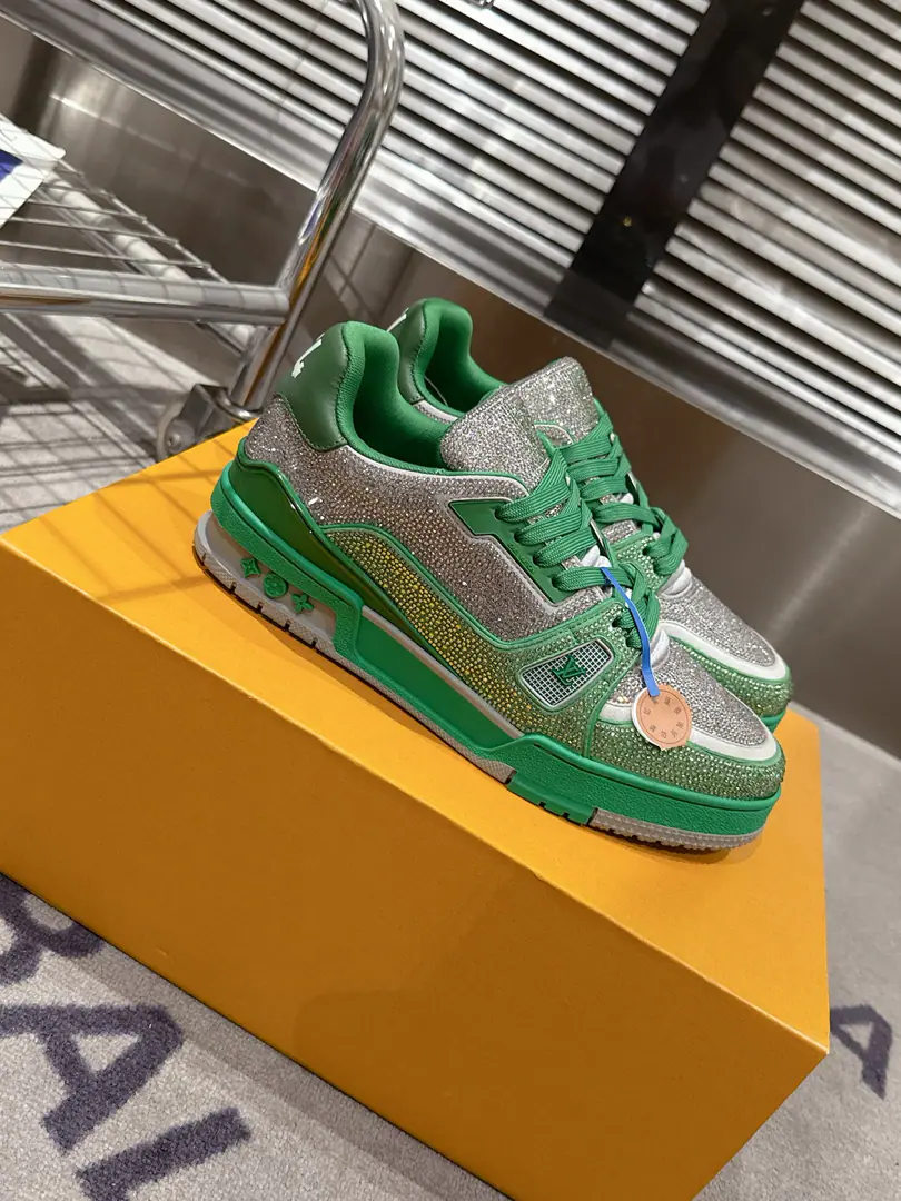 🏧𝗟𝗼𝘂𝗶𝘀𝗩𝘂𝗶𝘁𝘁𝗼𝗻Couple money.👫" LV trainerGlobal limitbulingbuling✨The top-of-the-shoe Quality of the Recreational Sports Shoes Series！ Louis Vuitton, Director of Art.Virgil Abloh The new revolutionary work that we've brought in. I want to put street style into shoe-shoe fashion., More young., Diversity. You're more personal with different socks.😍 Original custom-made cow skin.A special stamped cowboy cloth package. The luxuries of the membrane crystals can't drill. Packet process Solid sewn by locks TPUThe original is comfortable. Full package with original gift box Size35-45 [Women40.41Men45Do it.]