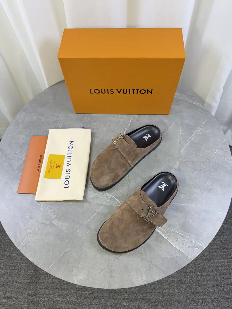 👱 Series slippers Half bag tow. louisvuitt…on fw. new arrival～ L…v aspen Water table slippers LHome.2026Spring-Hippaken slippers.🆕New Classicmonogram Bulb material from the bottom, The thicker floor is full of comfort.💯 Full gain.💯 The inside sheep. size 38-46（45 46No re-election.）