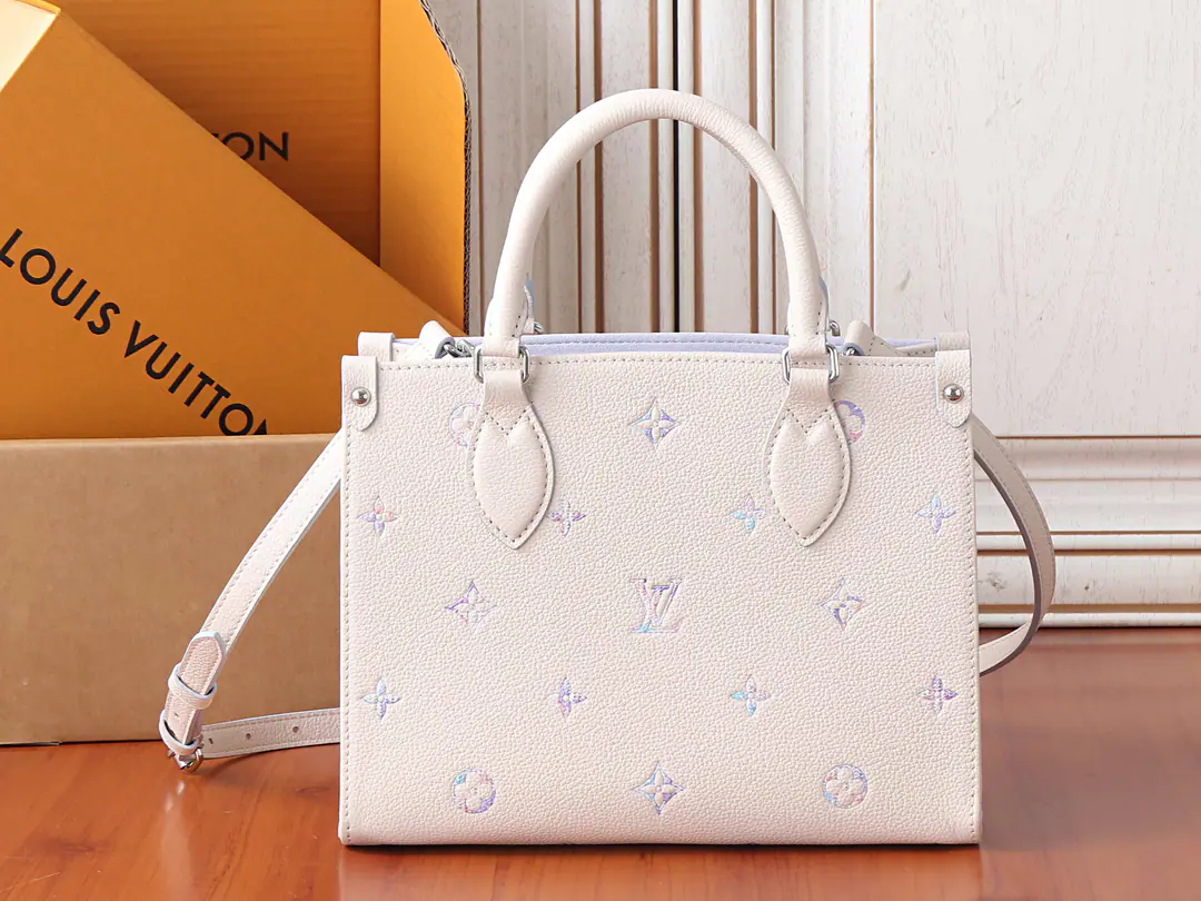 【 C01Dynamic chip】Top First List, Development of the original M29976✨‼️OnTheGo The little handbags meet the hymn. Link Marking, Light up the different shapes with a different color.. Classic Monogram Empreinte Leather blending ink-jets with high-frequency pressure stripes, Shaping Soften and Gradient. Inner bags and disassemble straps reflect functional considerations. 25 x 19 x 11.5CM (Length x High x Kuan) Link Quartz Marking Skins of the oxen. The leather side of the cow. Microfibre liner Metal - Clips. Intra-intra-intra-intra-in-the-box and zipper bags - You can take smartphones., Headphones, Short wallet., Sunglasses and keys. France, Made in Spain or Italy, or manufactured in the United States using imported materials Shoulder belt.: Disableable, Adjustable Half a band.: 48.0 centimetres Half a length of the belt can be moved.: 52.0 centimetres Hand handle.: Hand handle.