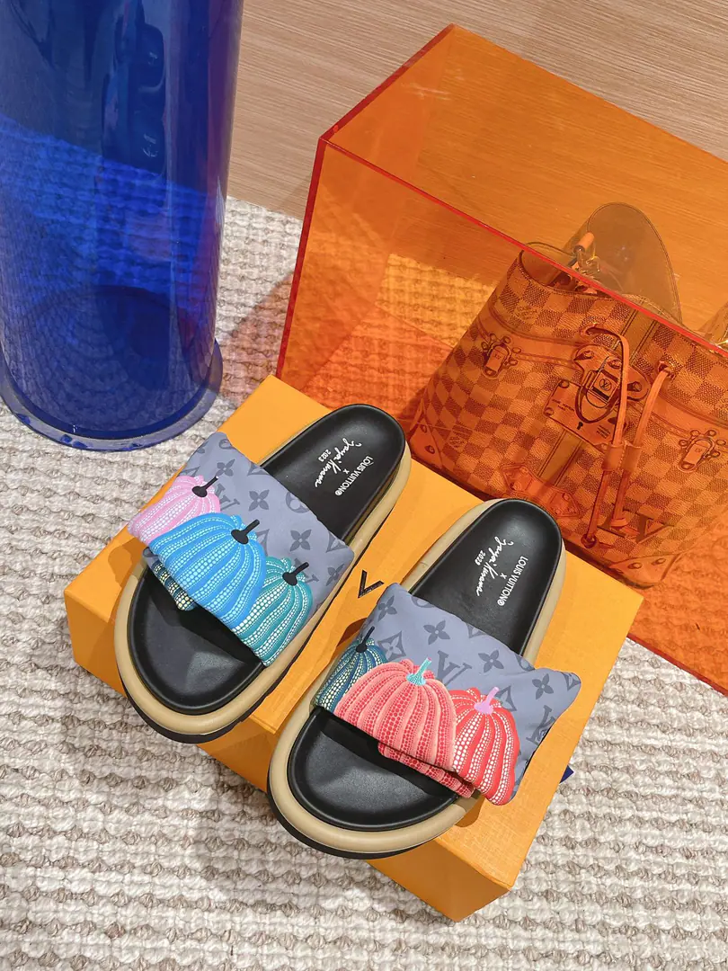 🐼🐼 LV | Louis Vuitton. 2023♪ Spring and summer ♪ Top Version⚠️ The newest feather slippers in the cabinet. A huge amount of money from domestic and international bloggers., Old and fashionable. The upper toe blew up.！The boss's push. All colors. Shoe.: nylon's old bouquet.➕Full feathers. Uchi.: Lamb skin. Otsumi!: The original is starting to burst into the bottom. Shoes.: Female size35-40 （41. 42No, no, no, no, no.）