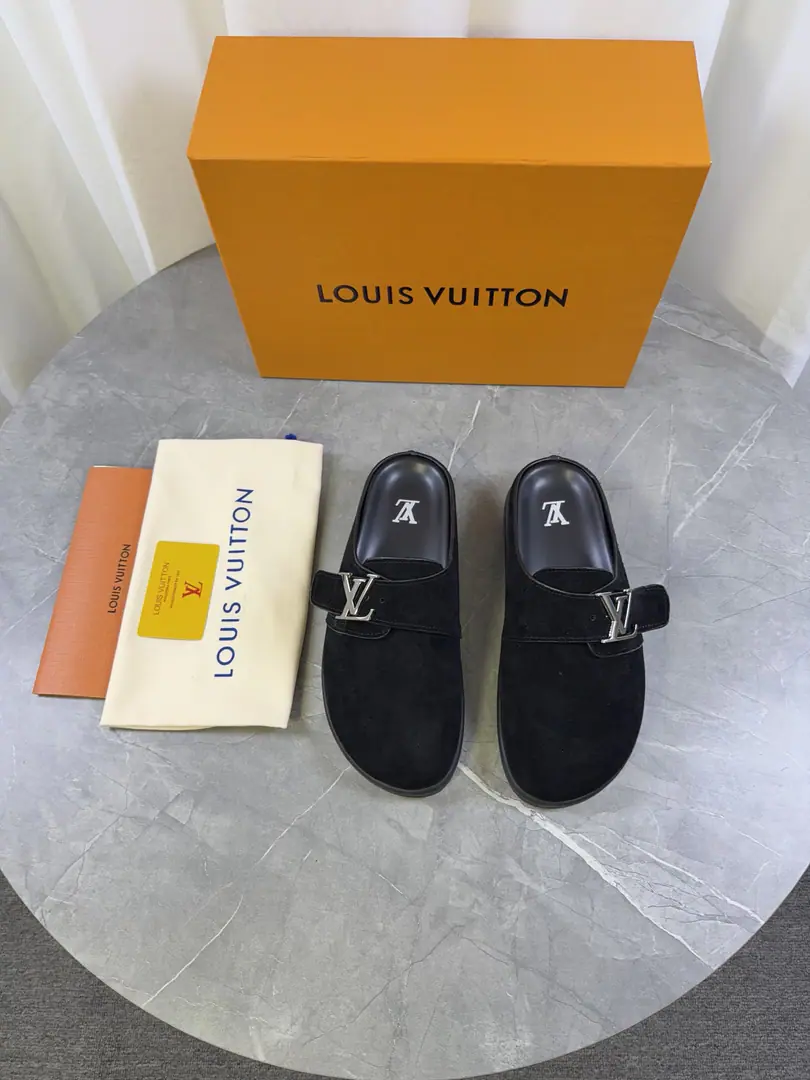 👱 Series slippers Half bag tow. louisvuitt…on fw. new arrival～ L…v aspen Water table slippers LHome.2026Spring-Hippaken slippers.🆕New Classicmonogram Bulb material from the bottom, The thicker floor is full of comfort.💯 Full gain.💯 The inside sheep. size 38-46（45 46No re-election.）