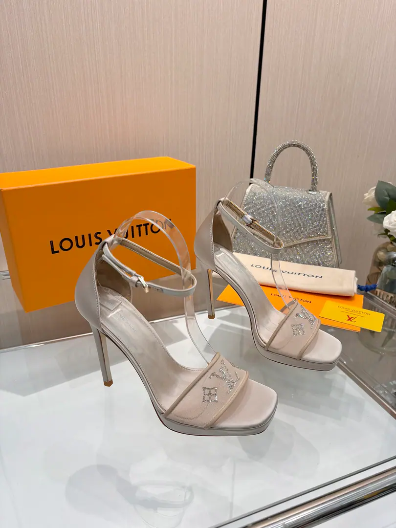 Plant price Requisition level】, Louis Vuitton 2026The official spring and summer series.！Perfect., New heels.🆕, Synchronise update of the network Lv- The drill.“logo”With a little bit, Shoe-face ironing rig., The details are full., The effect visual feast.💯It's hard to hide.lvThe grace is just fine., The upper foot is comfortable., Women are so good.. New original inverted, model, Extreme1:1shape, You're a good worker., Importing high-end fabrics shows a sense of precision.！ Fabulous.: Import net veil/Jelly. Uchi.: Quality sheep skin. Foot.: Jelly., Italy is a big-ass country. 11- The squares./1.5A cubic water table covered with face skin Codes: 34-41（34.40, 41, Customize or not change） ​