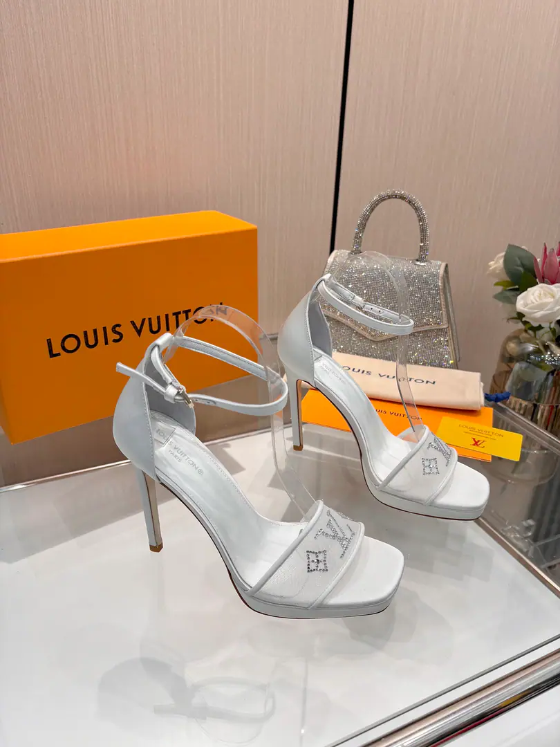 Plant price Requisition level】, Louis Vuitton 2026The official spring and summer series.！Perfect., New heels.🆕, Synchronise update of the network Lv- The drill.“logo”With a little bit, Shoe-face ironing rig., The details are full., The effect visual feast.💯It's hard to hide.lvThe grace is just fine., The upper foot is comfortable., Women are so good.. New original inverted, model, Extreme1:1shape, You're a good worker., Importing high-end fabrics shows a sense of precision.！ Fabulous.: Import net veil/Jelly. Uchi.: Quality sheep skin. Foot.: Jelly., Italy is a big-ass country. 11- The squares./1.5A cubic water table covered with face skin Codes: 34-41（34.40, 41, Customize or not change） ​