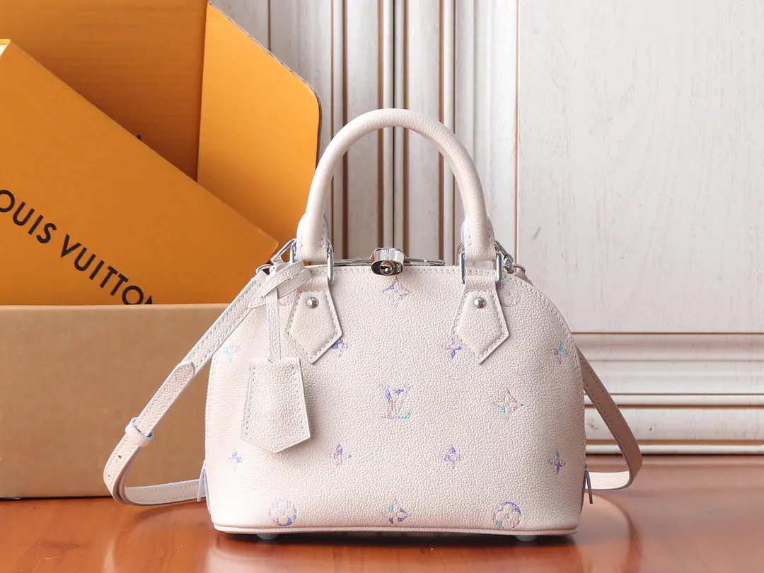 【 C01Dynamic chip】Top First List, Development of the original M2A ✨‼️Paragraph Alma BB The bag came from Monogram Empreinte Series, Combining different tweaks with Link Marking, Show Soften and Gradient. The leather material of the cow is matched with microfibre liners., To protect the day's needs.. A small configuration of metal locks and keys, The insides are easy to collect small items.. 23.5 x 17.5 x 11.5CM (Length x High x Kuan) Link Quartz Marking Skins of the oxen. The leather side of the cow. Microfibre liner Metal - We're going to pull the chain., It's got a lock and a key. Inline bag Metal nails. - You can take smartphones., Headphones, Short wallets and sunglasses. Shoulder belt.: Disableable, Adjustable Half a band.: 50.0 centimetres Half a length of the belt can be moved.: 62.0 centimetres Hand handle.: Hand handle.