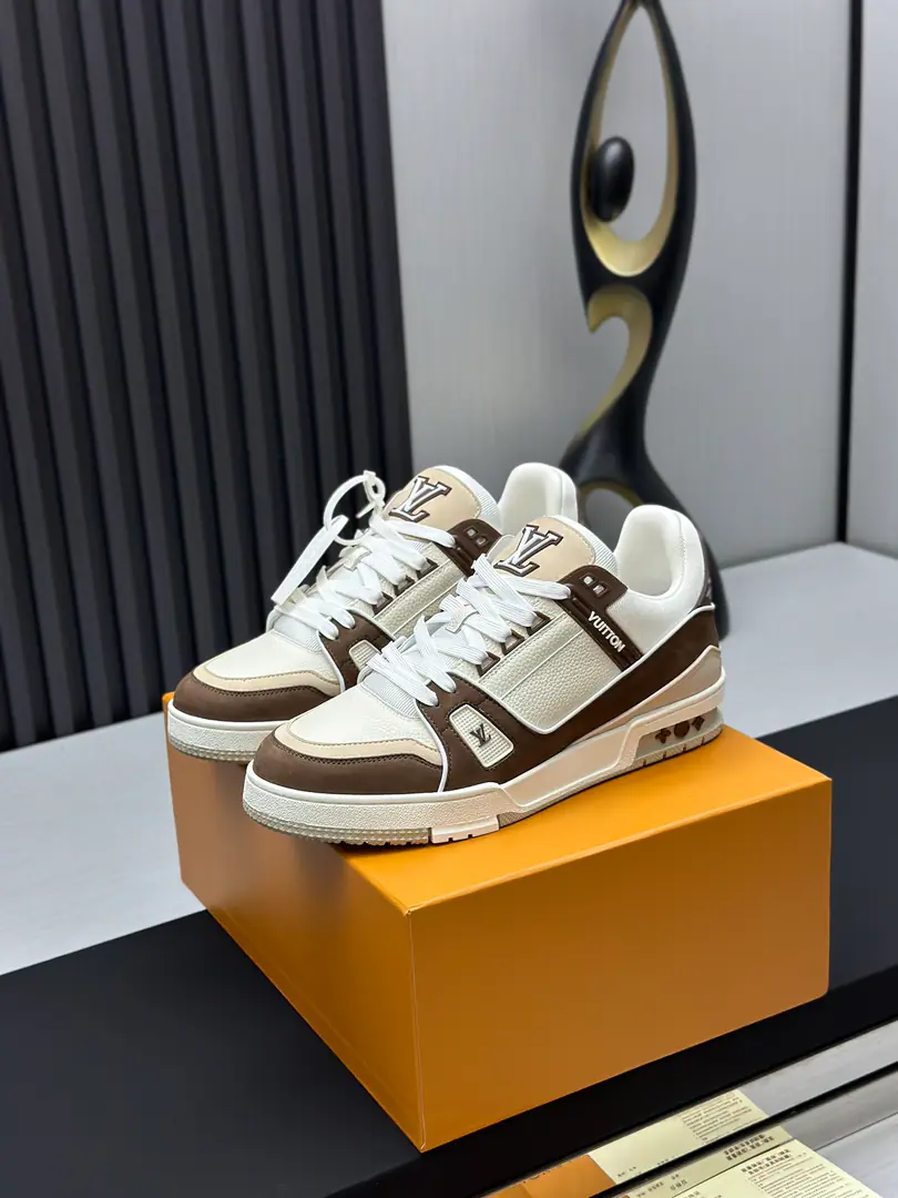 The factory is selling it. Top Version LV-Louis Vuitton.-A classic show. Empty glue process·Original1: 1Develop Rematch！！The upper foot is very comfortable. Luxury materials, - I'm doing a little work., The bottom print is European English letters. The shoe face is combed by Italian imported cow skin., The side of the side is branded.LOGOSigns and signatures, The latest emulsion pad.➕The netted inside., I'm so comfortable with my feet.. Original factory-specific double colourTPUGroup Bottom. Packet process Solid sewn by locks Fabulous.:Uniquely customised head-deck skin. Parts:A private model.Vuitton Marking Uchi.:Customize silk slides.-In the top silk cow. Otsumi!:TPUCombine heavy ground grinding and skating yellow Foot.:New emulsion pads.-The veil is sweaty. Pool process:All computer needles are wired. Shoeheads. Backset Cold thermal mode. Full pull-out. Medium down.logoStripes Box packing -Shoe belt. Certificate Card Notes Accreditation Dustproof bags The best wrapper on the net. Female35-40Men38-46（38/46Make a no-refund order.！