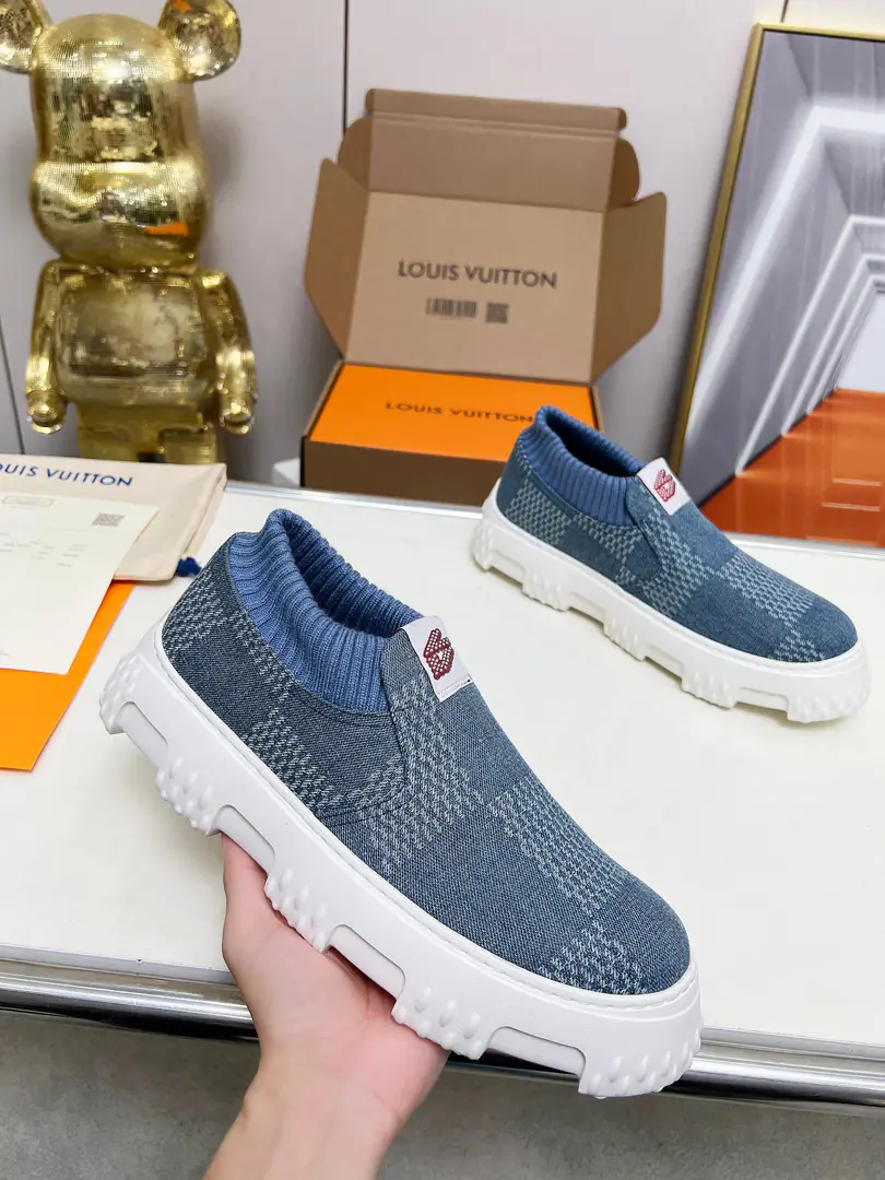 Paragraph LV Space Lander The shoes came out of the... 2024 Morning and Autumn Series, By Damier Daningbu breathes a little bit of air., And use the twigs to get rid of them.. The thick rubber surface is a bruising of the soles. Marque L. Vuitton Déposée Marking, with Damier The canvas echoes.. Damier Daningbu! Shoe-faced. LV Marking The bottom of the shoe is in the tweezers. Marque L. Vuitton Déposée Marking Italian manufacture Colours, Black, Blue Men's code number, 38-46（38*45*46Make a no-refund order.）