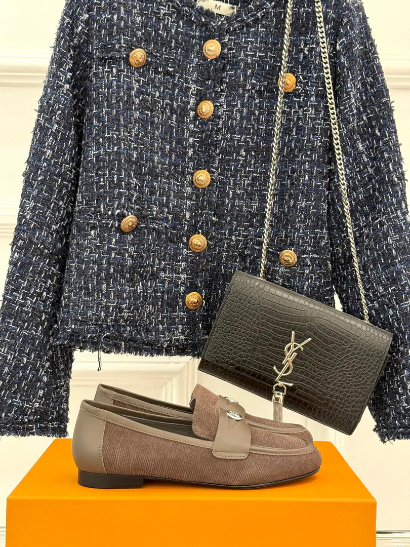 🏧𝐋𝐕The new donkeys and the new Fashion Shoes. The first time I saw it, I was grassed. The French wind is full of it. And the upper feet are very stylish. And a hundred. The fabric is imported with calf skin. The insides are all sheep's skin. Italian imports are so thick. Codes35-41 [40.41Custom]
