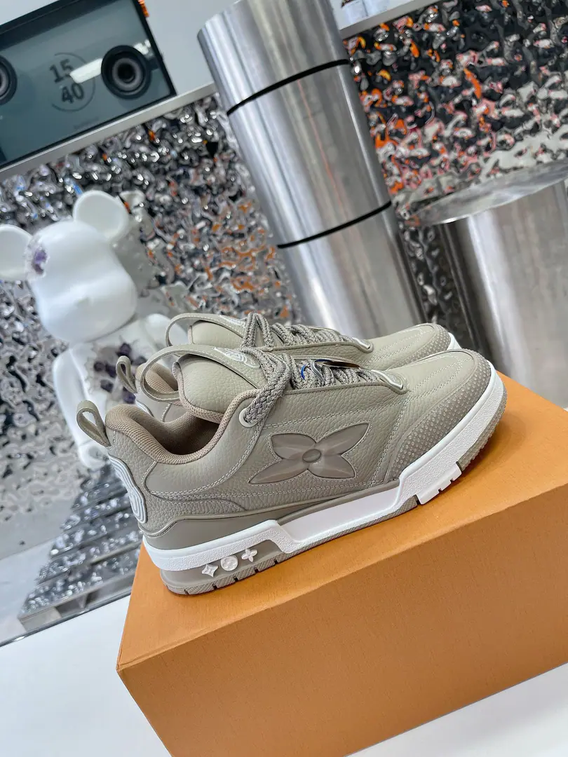 Get out of the factory. 𝙇𝙑 𝟐𝟎𝟐𝟑/𝐒𝐒 𝐧𝐞𝐰 Louis Vuitton's skateboarding., LOUIS VUITTON TrainerNo doubt the most successful brand of luxury has been launched.SneakerOne., But the search's not stopping., LOUISVUITTONAnd I'll be there.2023The spring brings a new skateboard series.. The new series in the graph is back.90Age Chunky Skate Shoes♪ I'm seeing ♪, Leather and web-based shoe-making, The fat contour and the rough shoelaces are so hot., I'm expecting it to be like this.TrainerI'm just as good as I am.. ♪ And then I'll be back ♪ DIORShow me the skateboarding., Maybe next year.ChunkyThe wind will be stronger.. Size:Women35-40 Men39-46