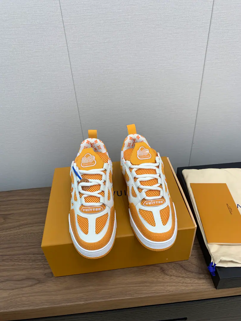 Louis Vuiton🍀 🍀 LV SkateA series of bread shoes.-Skis.-Basketball shoes.-Leisure sports shoes Top Version🔝Original purchase development for sale👍🏻[Fireworks]LV Skate The ViewProfessional skateboarding., It's been going on.90The big ones.. The designers added the stylish element., Like open-faced shoes and tongues and direction.Axion, esandDCThe strap of honor.. This one.LVSK8The sneakers are different from the typical skateboard shoes., It's made of cowbucks., WithTPUArranged andMonogramTexture. And finally..., And on his heels and his tongue.logoAnd the side flower pattern.. Fabulous.:Original customized head-level cattle skin+Airnet. Uchi.:The original imported air network. Codes:Women35-40 Men39-45 （Men38.46Custom No re-election.） Plant