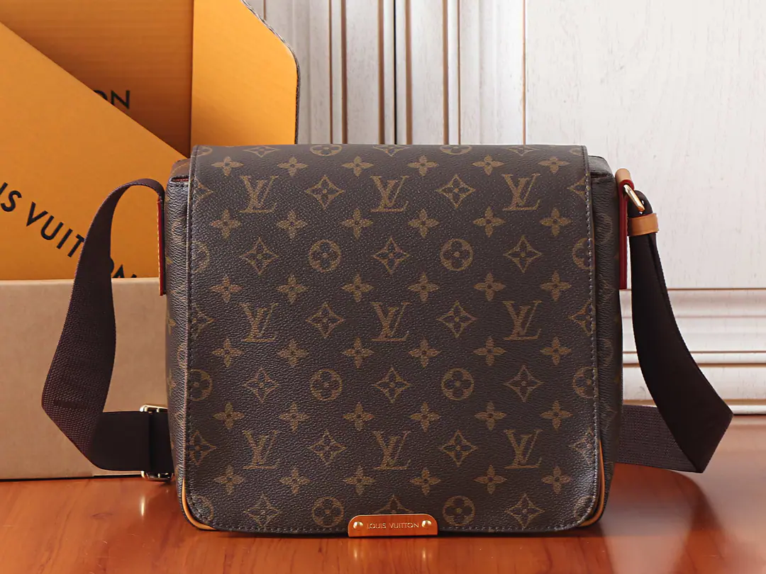 【 C01Dynamic chip】Top First List, Development of the original M2A ✨‼️Paragraph Bastille Small bag for the material. Monogram Archive Tiled canvas., Optimize the original with a compact and light configuration Bastille Handbag Design, And it's not out of your mind.. Regable fabric straps provide shoulder and slash options, Make the tablet and other daily requirements easy to walk around.. 23 x 27 x 8CM (Length x High x Kuan) Monogram Archive Tiled canvas. I'm making old cattle leather. Built liner Metal Main Layer The button caps open. Inline bag Storeable 11 Inches flatboard computer - Label bags. Shoulder belt.: Undismantable, Adjustable Half a band.: 34.0 centimetres Half a length of the belt can be moved.: 74.0 centimetres