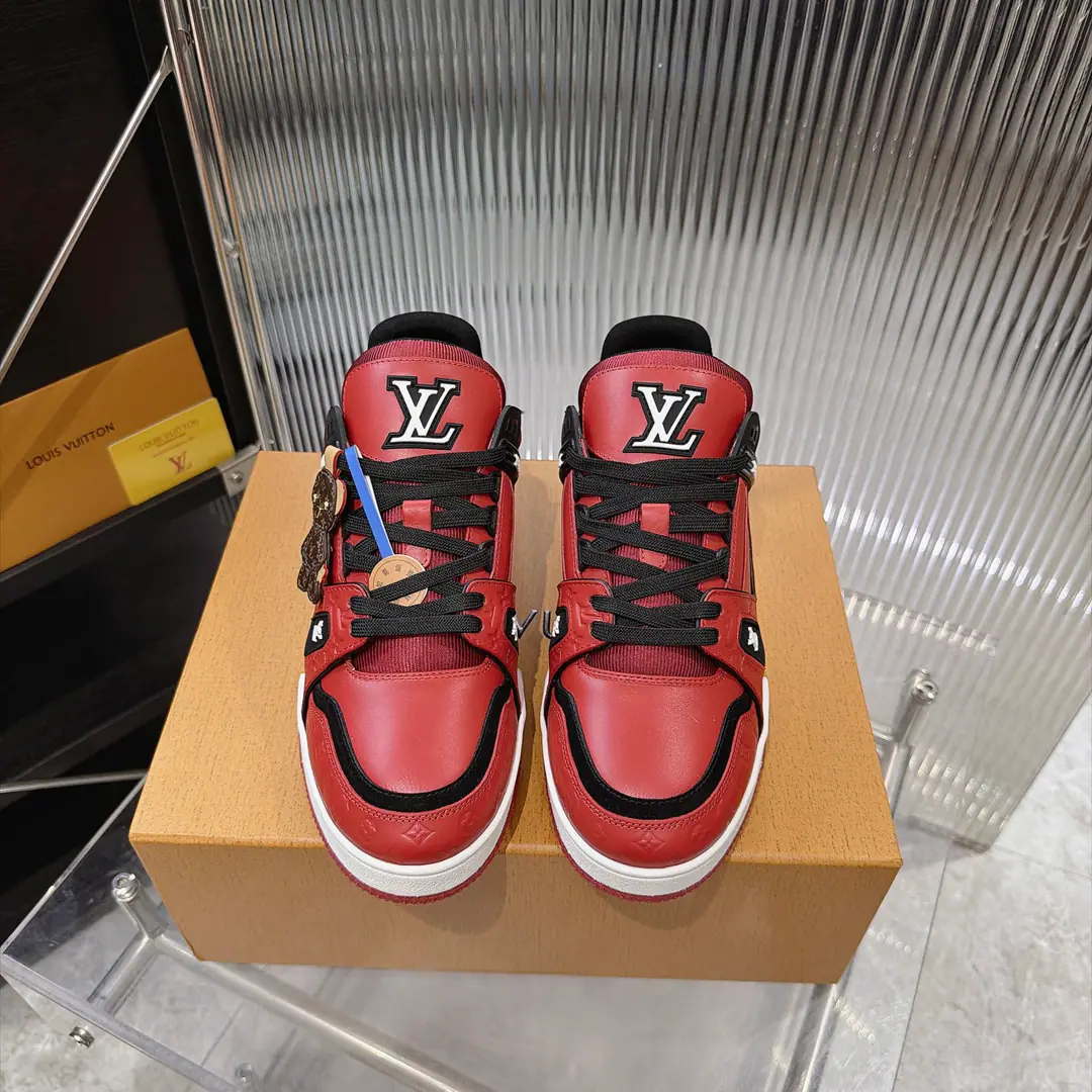 Plant Newest‼️ New money coming in.！ LV TARINELouis Vuitton. Donkey. LHome. Line limit Couple money. Leisure Sports shoes Skis. Original procurement development Make the goods. Paragraph LV Trainer The sneakers are depicting smooth cattle leather. Monogram Pattern, I'm telling you about the inspiration of the ancient basketball shoes.. A lot of shoes. LV Letter, The logo dates back to the brand. 1854 Year Send a cabinet for fine packaging🛍📦 ▪️Fabulous.: Original customized import of head-level cattle skin ▪️Uchi.: The original custom-made air network. ▪️Otsumi!: Original Open Model Slide-InTPUMaterial