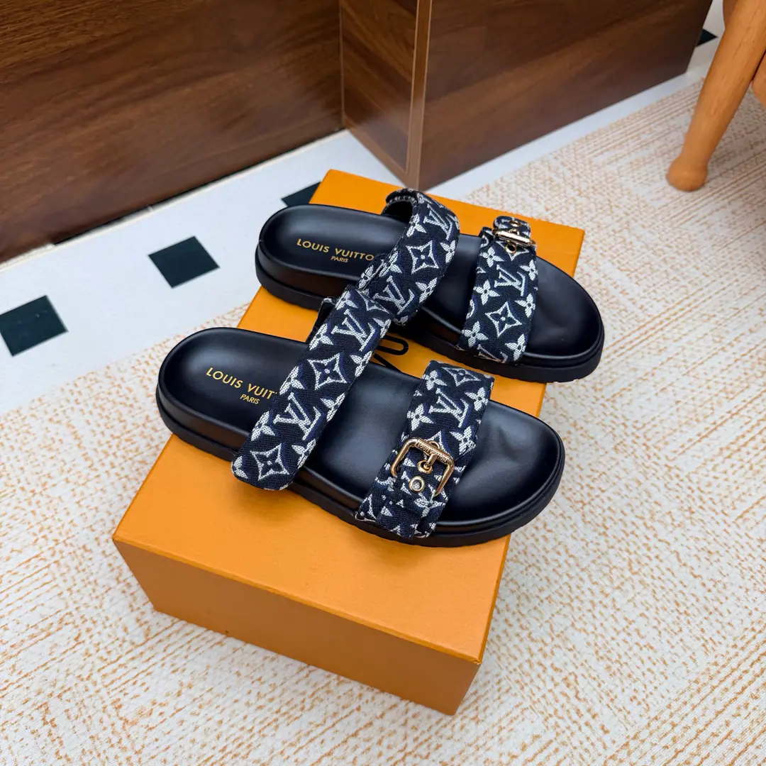 Top Version LVLouis Vuitton.LHome. Donkey. 26/ LatestEasySeries Double button thick. Shoes. Shoes. Couple money. Original procurement development Make the goods. Paragraph LV Easy ♪ Cool tow of a cow leather, By Monogram The pattern is a trend.. LV Letters Light and Arguable, Rough shoes and mini-outside light comfort experience Send a cabinet for fine packaging ✔️Fabulous.: Original Customized Import Layout ✔️Uchi.: Original custom customised in soft sheep skin ✔️Otsumi!: Original model rubber material ✔️size: #35-45（Women40.41Men45Do it.）
