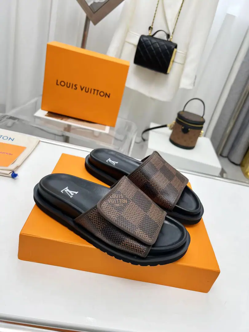 lvLuxurytrainer - Slugs., Use top-deck calf skin., Light and comfortable.. Shoe-faced and strap-on. monogram Ballast. Brings a unique coloring spell.. The fine-footed shoe cushions and fine rubber excites are inspired by lv trainer size: 35-46