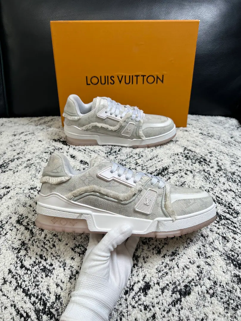 Lv High Quality Top-level craft Louis Vuitton., Stapleboard Shoe Counter Synchronizes the original plant configuration, The shoes are for the pasta., The import net is soft and comfortable., Shoes under the sole.: The original plant is used for the original base., TPUIt's super comfortable to be a sole-acting base., The original factory and the single., Couple money. Codes Women35-39 Men39-44 （Make a reservation.38 45 ）