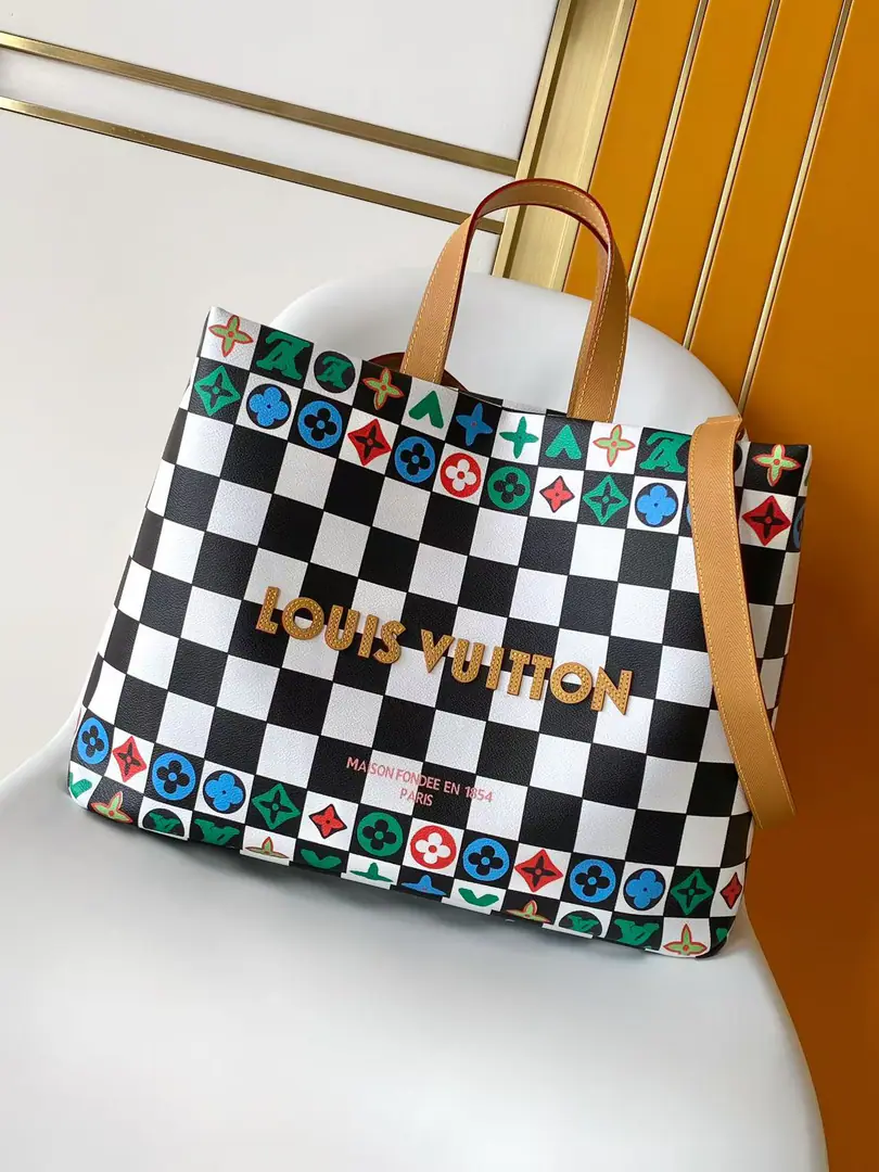 M10991Big number. M10992Small M10993The mini top list. Developments LV 2027Spring and summer men's costumes. Shopper Tote The handbag was inspired by Louis Vuitton's classic shopping bag., It's marked by the same sharp lines and contrasting Louis Vuitton letters.. This handbag is for the selected LVers Damier Ebene Tiled canvas., Match Pharrell Williams It's a colorful exercise. Damier Pattern（It's inspired by the fact that 1888 Year Georges Vuitton A classic design for creation.）. Two top handles and disassemble shoulder belts provide flexible means of carrying., Both practical and unique.. Big number.40.0 x 32.0 x 16.0 centimetres (Long x High x Kuan) Small26 x 20 x 10 (centimetres) ((Long x High x Kuan Mini-Man.19.5 x 15 x 7.5 (centimetres) ((Long x High x Kuan) • LVers Damier Ebene Tiled canvas. • The leather side of the cow. • Built liner • Make old metal pieces • Carbineer Open • Disableable LVERS UNITED The medal. • Main Layer • The zipper bag. • Internal Double-Standing • Shoulder belt.: Disableable, Unreconciled • Half a band.: 42.0 centimetres • Hand handle.: Hand handle.
