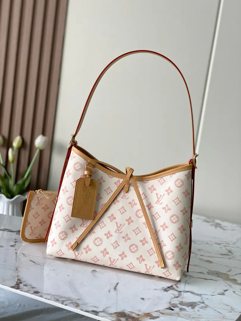Original List Enhancement+Half steel hardware. 【CARRYALL Medium Handbag 】 m27948 White（Colour） Carryall Medium Handbag 2026 Happy birthday to Louis Vuitton. Monogram Pattern Anniversary. Monogram Origine The canvas shows the re-establishment of the classic elements from a retrospective perspective., A smooth-skinned leather and a celebration series of address cards.. A fully fledged computer that can accommodate laptops, The zipper bag can be removed to facilitate the storage of the small things.. Dimensions: 30 x 15 x 39 centimetres (High x Kuan x Length)