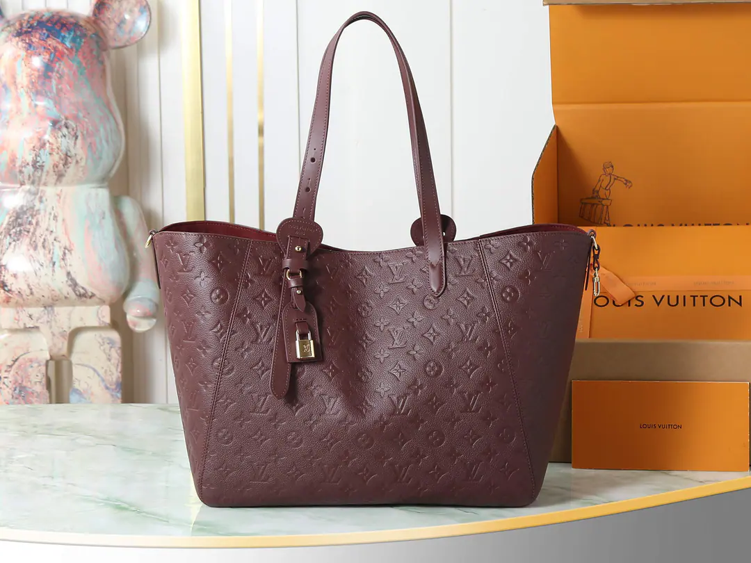 【Top First List It's so exclusive.】M25888 Wine. M25860 Paragraph All In One The medium handbag is designed like his name. Tote bag or Hobo Handbag. Achievement office commuter and weekend tour. Monogram Empreinte Leather is a metal-packed pair. L*Locked and marked nameplate The handle design came from the traditional hard box. A light and flexible configuration that accommodates laptops and other daily requirements, Dimensions: 56.5x30.5x17cm