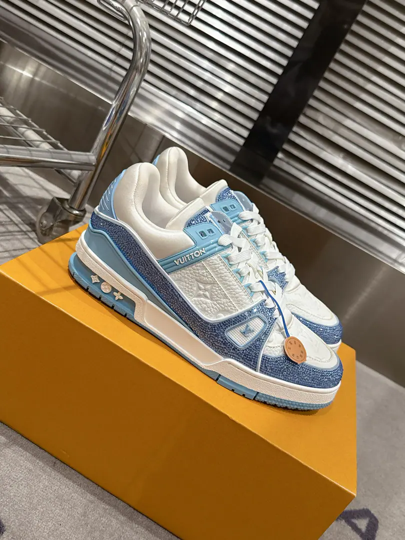 🏧𝗟𝗼𝘂𝗶𝘀𝗩𝘂𝗶𝘁𝘁𝗼𝗻Couple money.👫" LV trainerGlobal limitbulingbuling✨The top-of-the-shoe Quality of the Recreational Sports Shoes Series！ Louis Vuitton, Director of Art.Virgil Abloh The new revolutionary work that we've brought in. I want to put street style into shoe-shoe fashion., More young., Diversity. You're more personal with different socks.😍 Original custom-made cow skin.A special stamped cowboy cloth package. The luxuries of the membrane crystals can't drill. Packet process Solid sewn by locks TPUThe original is comfortable. Full package with original gift box Size35-45 [Women40.41Men45Do it.]