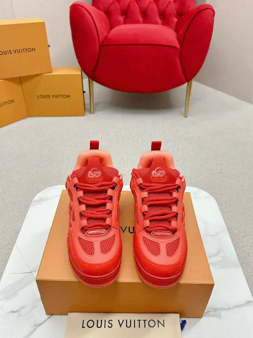 🅿️ Louis Vuiton·Louis Vuitton.🍀 🍀 LV SkateA series of bread shoes.-Skis.-Basketball shoes.-Leisure sports shoes Top Version🔝Original purchase development for sale👍🏻[Fireworks]LV SkateFrom2020Start extensionThe ViewProfessional skateboarding., It's been going on.90The big ones.. The designers added the stylish element., Like open-faced shoes and tongues and direction.Axion, esandDCThe strap of honor.. This one.LVSK8The sneakers are different from the typical skateboard shoes., It's made of cowbucks., WithTPUArranged andMonogramTexture. And finally..., And on his heels and his tongue.logoAnd the side flower pattern.. ☑️ Fabulous.:Original customized head-level cattle skin+Airnet. ☑️ Uchi.:The original imported air network. ☑️ Codes:Women35-40 Men39-44（Women40 Men45.46Custom No re-election.）