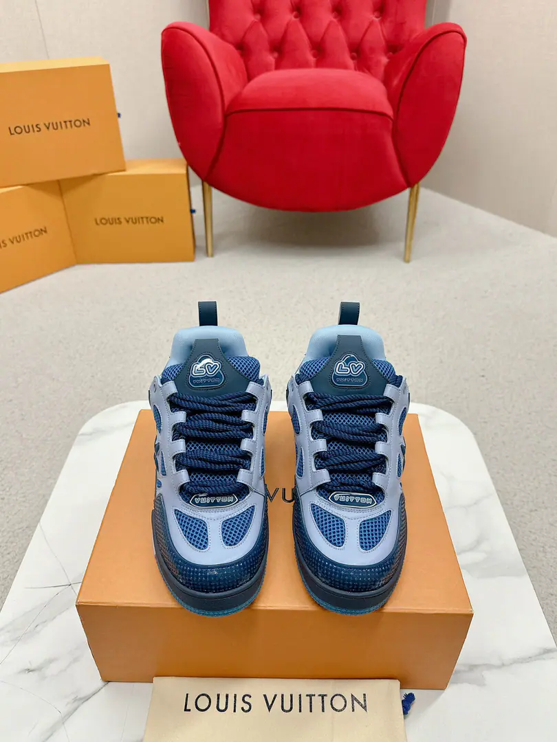 🅿️ Louis Vuiton·Louis Vuitton.🍀 🍀 LV SkateA series of bread shoes.-Skis.-Basketball shoes.-Leisure sports shoes Top Version🔝Original purchase development for sale👍🏻[Fireworks]LV SkateFrom2020Start extensionThe ViewProfessional skateboarding., It's been going on.90The big ones.. The designers added the stylish element., Like open-faced shoes and tongues and direction.Axion, esandDCThe strap of honor.. This one.LVSK8The sneakers are different from the typical skateboard shoes., It's made of cowbucks., WithTPUArranged andMonogramTexture. And finally..., And on his heels and his tongue.logoAnd the side flower pattern.. ☑️ Fabulous.:Original customized head-level cattle skin+Airnet. ☑️ Uchi.:The original imported air network. ☑️ Codes:Women35-40 Men39-44（Women40 Men45.46Custom No re-election.）