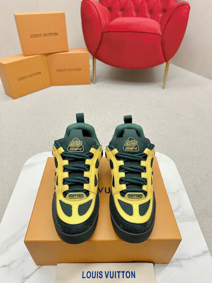 🅿️ Louis Vuiton·Louis Vuitton.🍀 🍀 LV SkateA series of bread shoes.-Skis.-Basketball shoes.-Leisure sports shoes Top Version🔝Original purchase development for sale👍🏻[Fireworks]LV SkateFrom2020Start extensionThe ViewProfessional skateboarding., It's been going on.90The big ones.. The designers added the stylish element., Like open-faced shoes and tongues and direction.Axion, esandDCThe strap of honor.. This one.LVSK8The sneakers are different from the typical skateboard shoes., It's made of cowbucks., WithTPUArranged andMonogramTexture. And finally..., And on his heels and his tongue.logoAnd the side flower pattern.. ☑️ Fabulous.:Original customized head-level cattle skin+Airnet. ☑️ Uchi.:The original imported air network. ☑️ Codes:Women35-40 Men39-44（Women40 Men45.46Custom No re-election.）