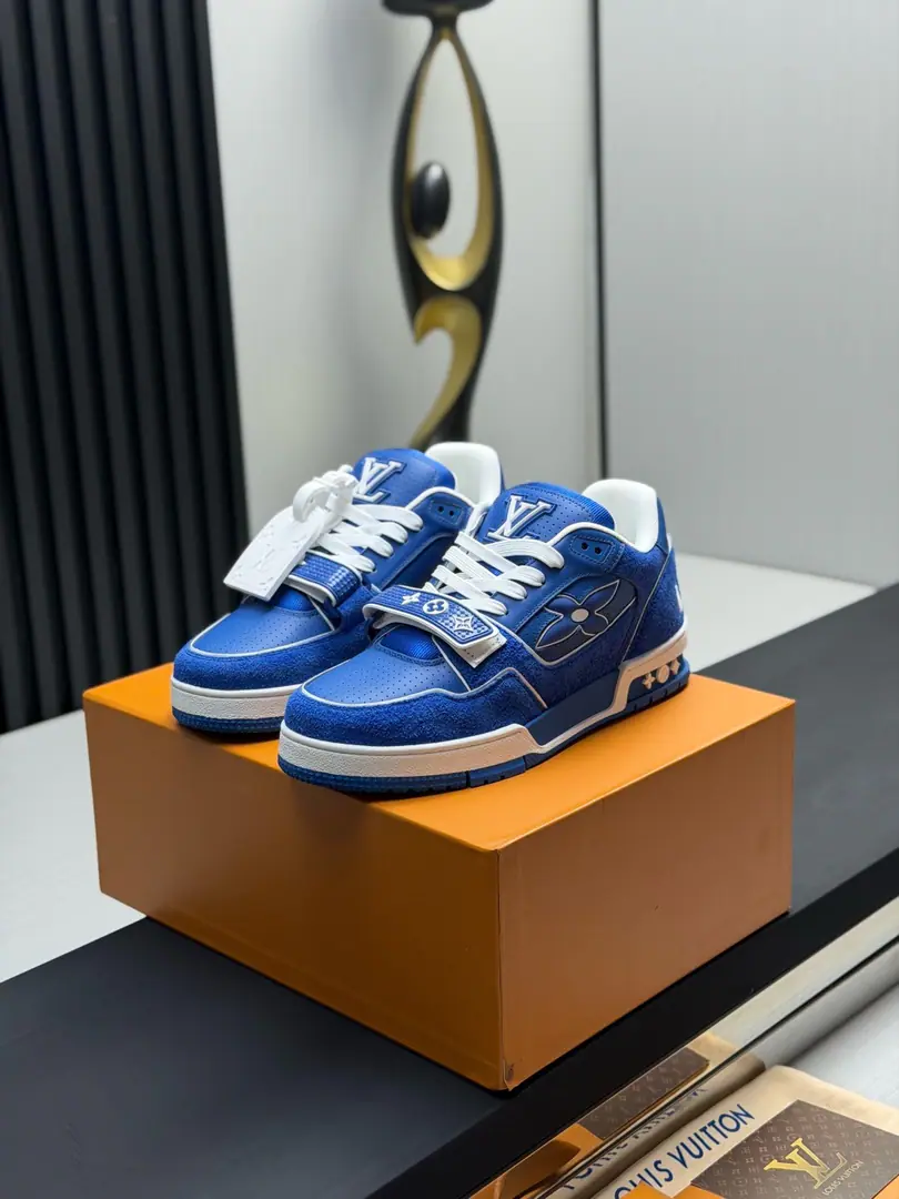Top Version: Couple money. LV trainer~~New Upgrade~~Classic Return❗ Couple money., Skis., Basketball shoes., Sports shoes…… LVNew Sports Series. The reenactment.. Into the family's many classics.. Super handsome.~~ Full leather fabric., MatchLvThe badge., In the airnet., Original Base, Original shoes,, More details are perfect for the big stuff. size: 35—46（Women41.Men46Do it.）
