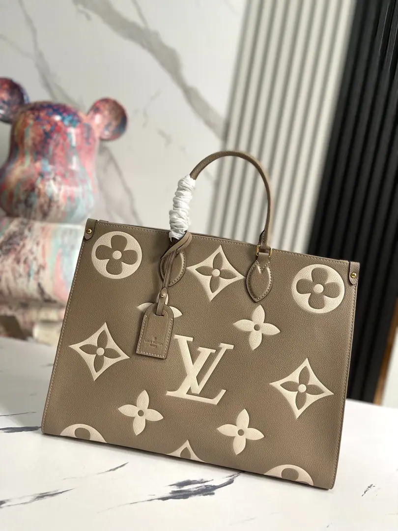 【Top First List It's so exclusive.】M44925Grey silk marksONTHEGO The handbags are on the flower. Work, Shopping or weekend trips, Pick it up. Onthego The bag is leaving now.. Super-sized. Monogram The stamp is a mini-mart. Monogram Arrange, It's a combination of design inside., The sense of the former Weymoredon speaks for itself.. Dimensions: 41.0 x 34.0 x 19.0 cm